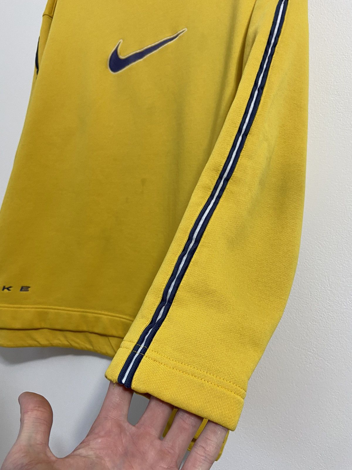 Vintage Nike vintage the sweatshirt is saturated yellow Size US M / EU 48-50 / 2 - 10 Thumbnail