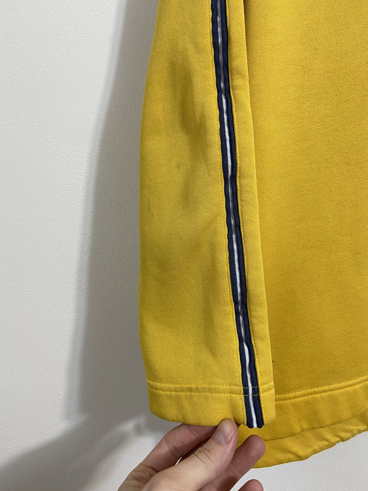 Vintage Nike vintage the sweatshirt is saturated yellow Size US M / EU 48-50 / 2 - 6 Thumbnail