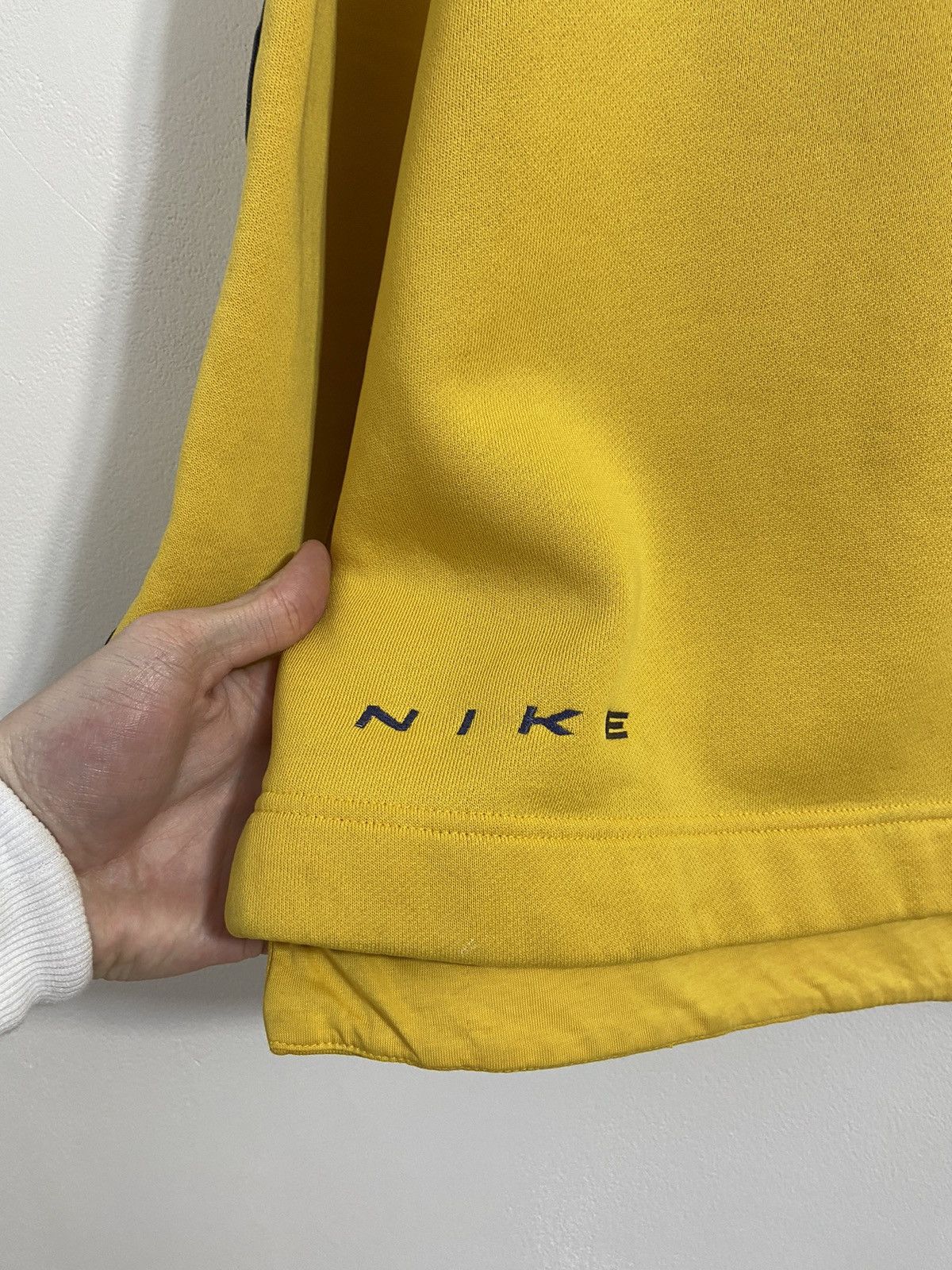 Vintage Nike vintage the sweatshirt is saturated yellow Size US M / EU 48-50 / 2 - 7 Thumbnail