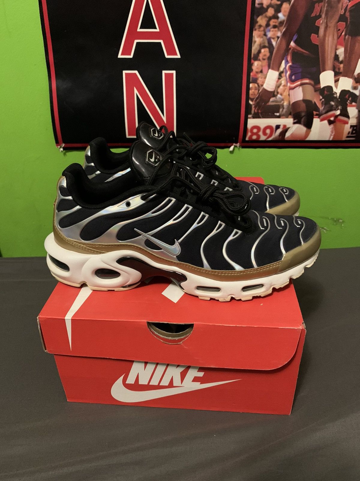 Nike Air Max Plus TN Black/Metallic Gold-White Silver Size US 7 / EU 40 - 1 Thumbnail