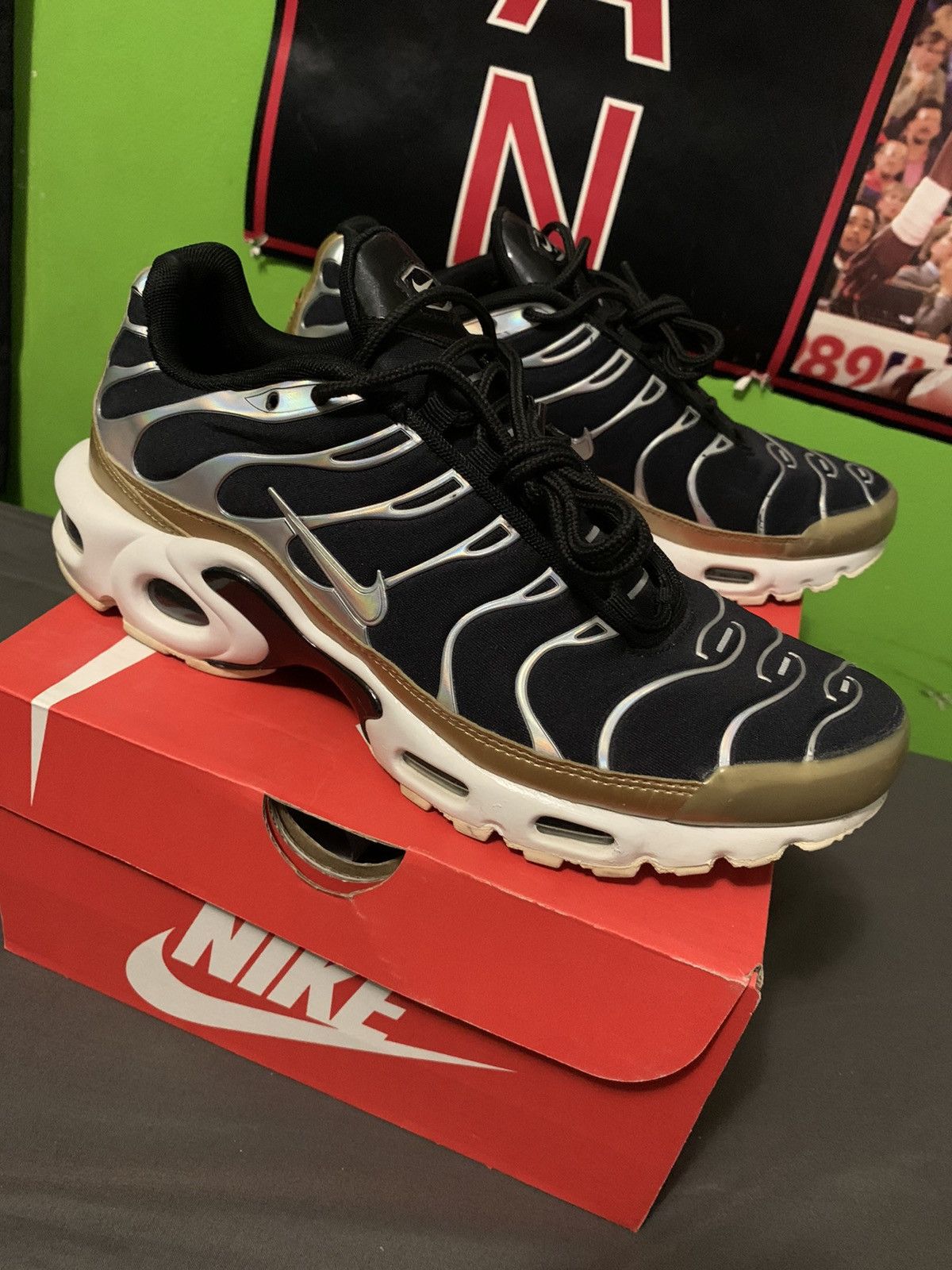 Nike Air Max Plus TN Black/Metallic Gold-White Silver Size US 7 / EU 40 - 5 Thumbnail