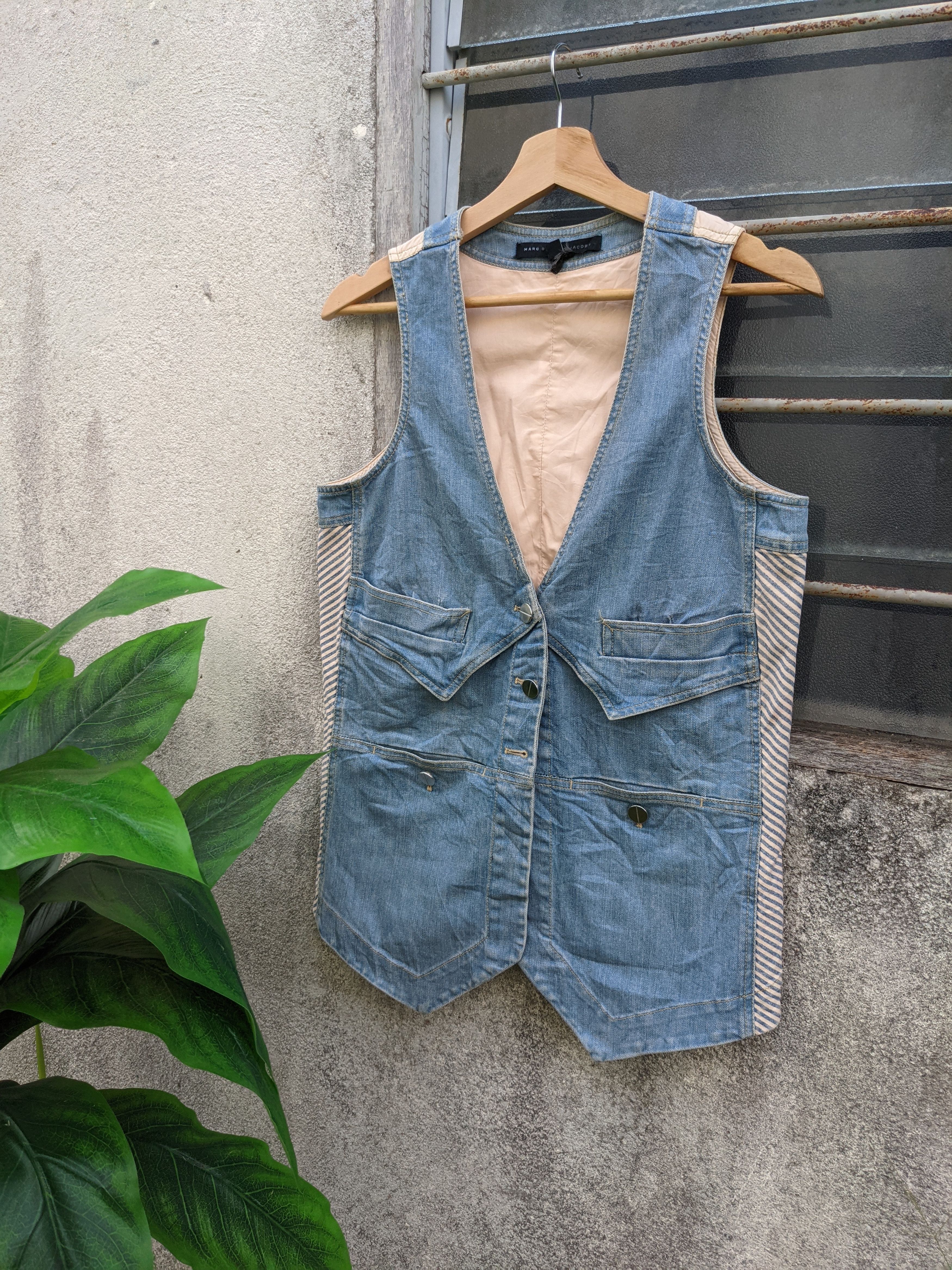 Marc Jacobs ⚡️Steals⚡️Marc Jacobs Denim Vest Buckle Back Size US XS / EU 42 / 0 - 1 Thumbnail