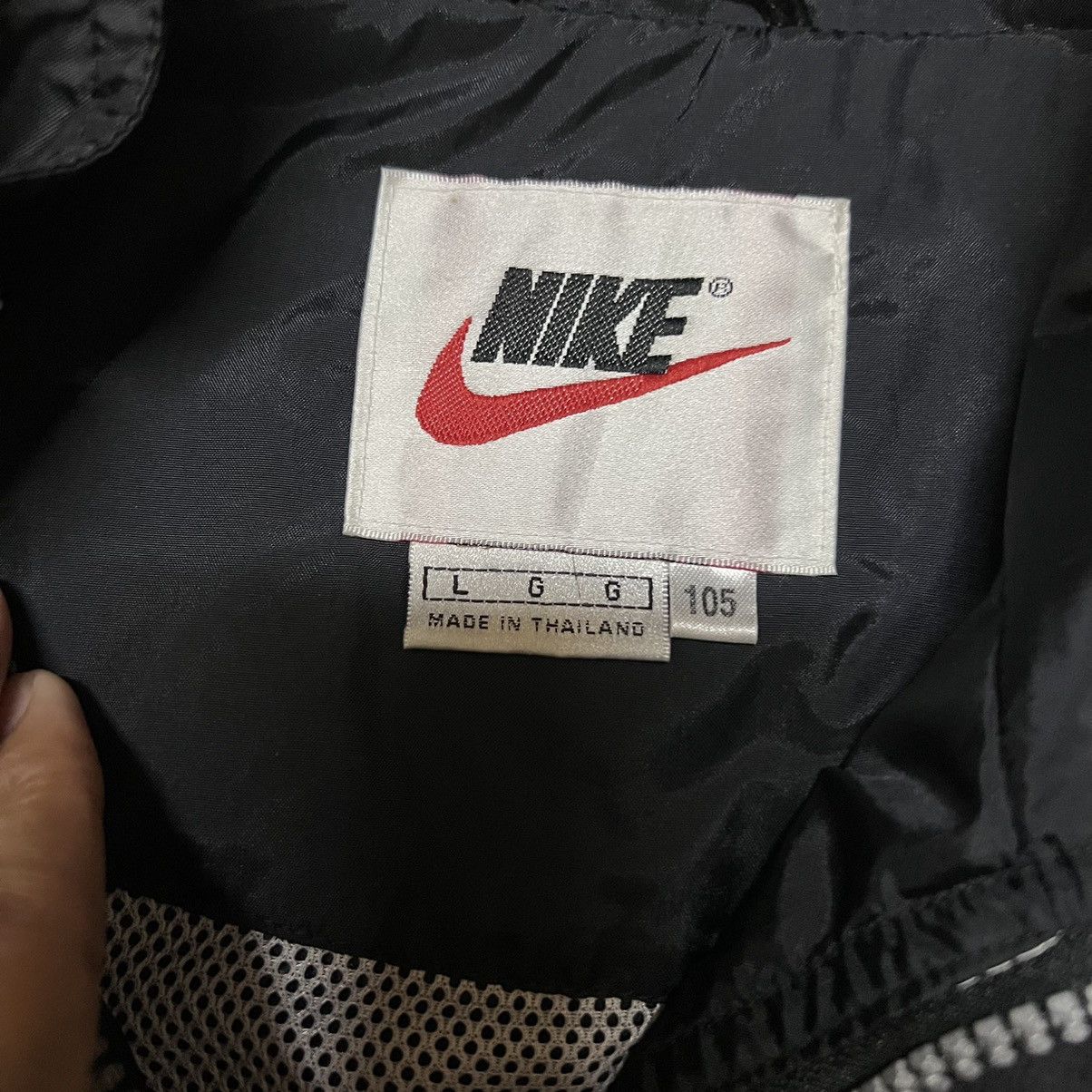Nike Vintage Nike Jacket Big Logo Size US L / EU 52-54 / 3 - 8 Thumbnail
