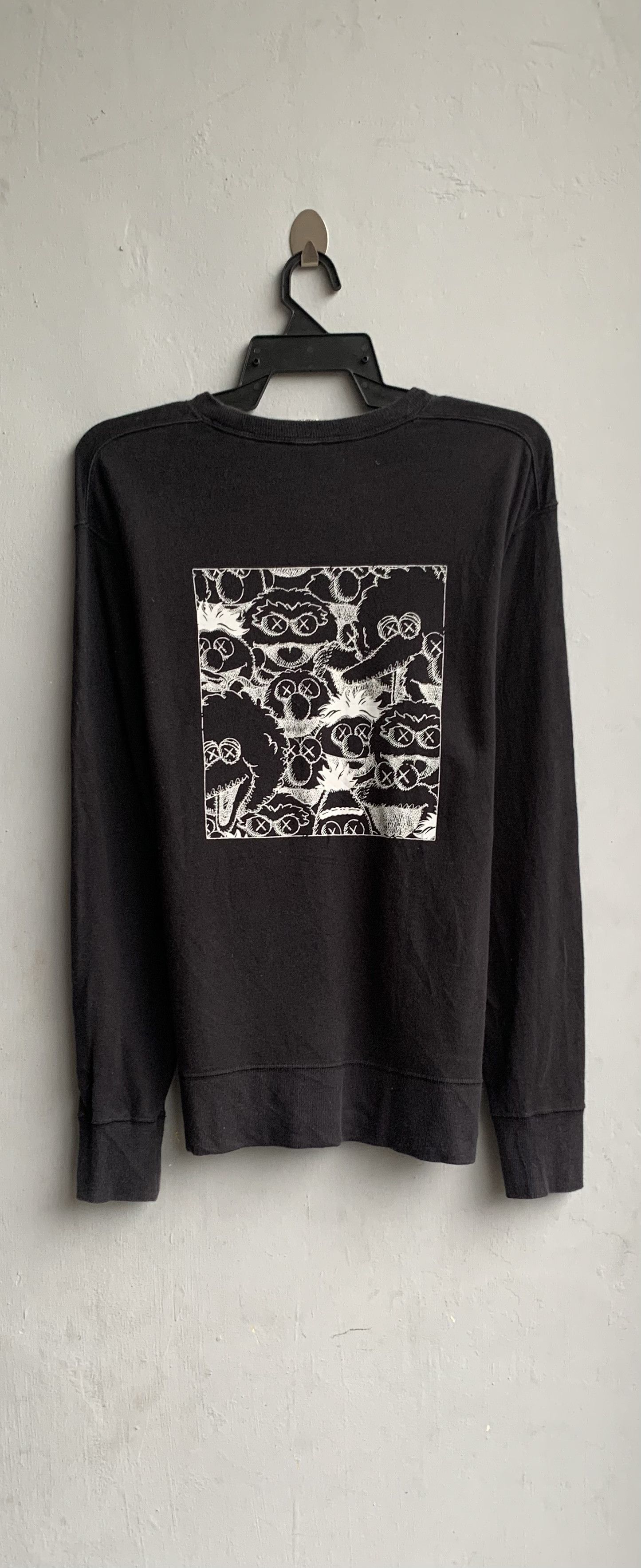Kaws × Uniqlo Kaws collab Uniqlo Sweatshirt Size US M / EU 48-50 / 2 - 6 Thumbnail