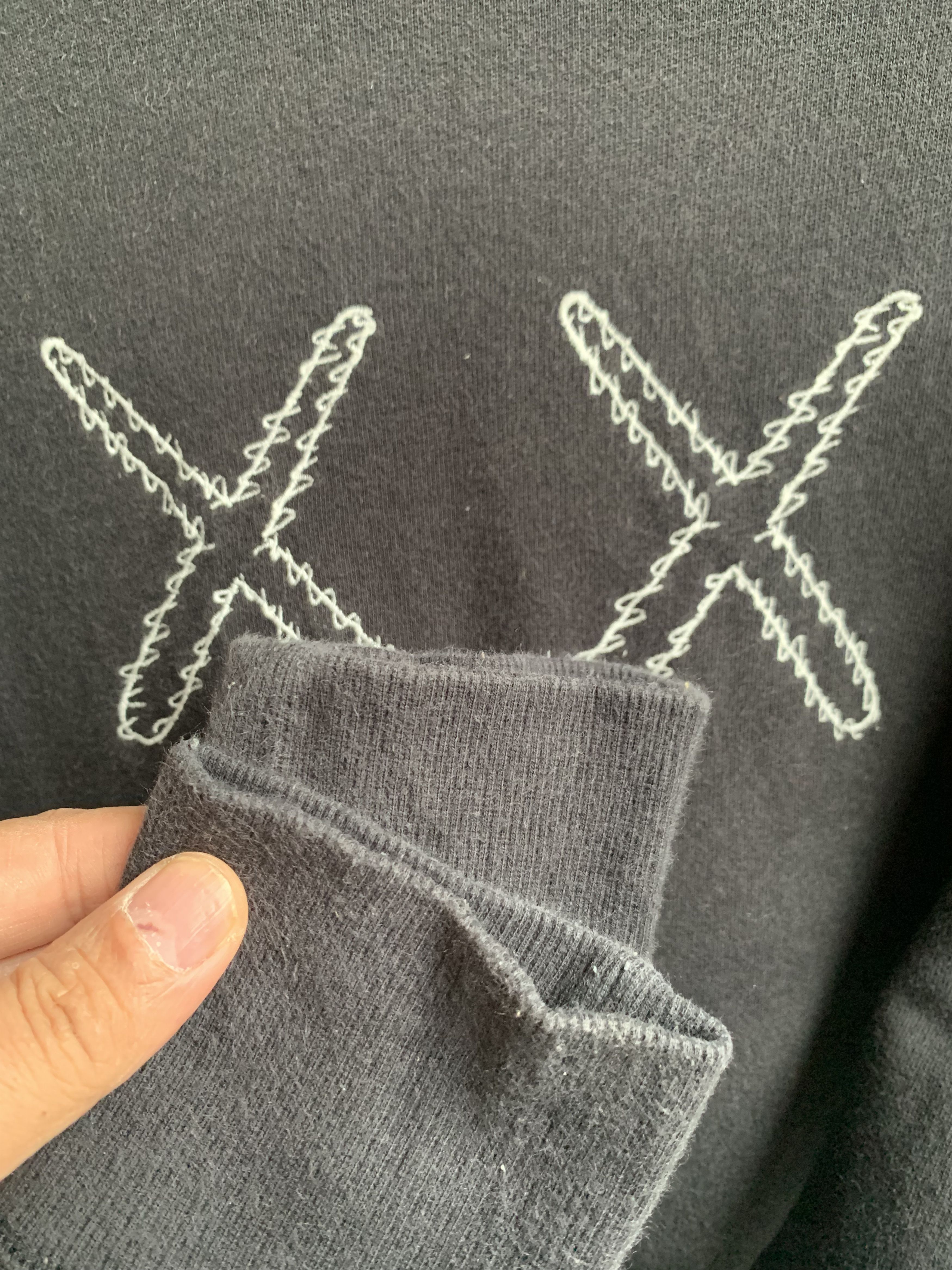 Kaws × Uniqlo Kaws collab Uniqlo Sweatshirt Size US M / EU 48-50 / 2 - 4 Thumbnail