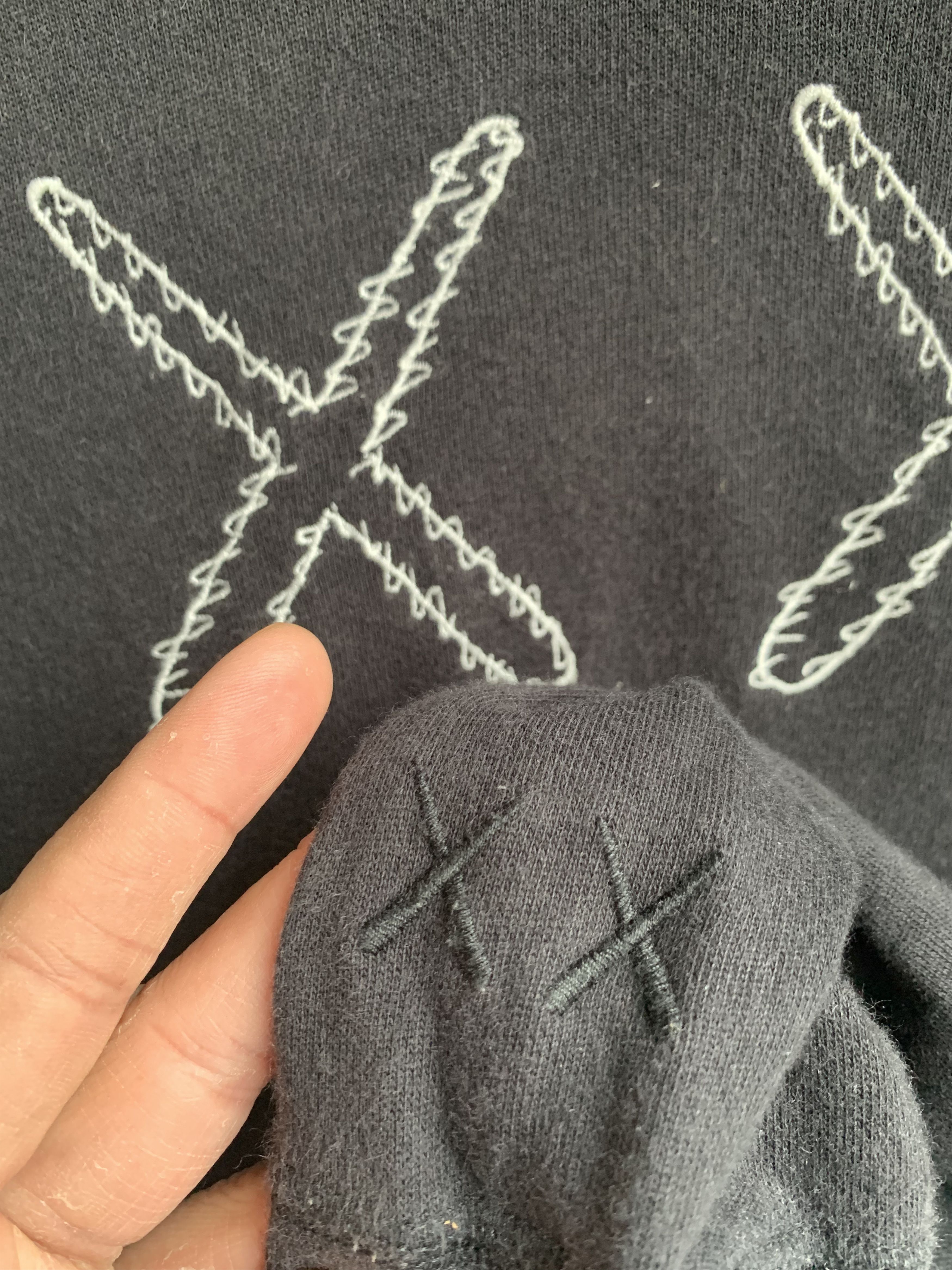 Kaws × Uniqlo Kaws collab Uniqlo Sweatshirt Size US M / EU 48-50 / 2 - 3 Thumbnail