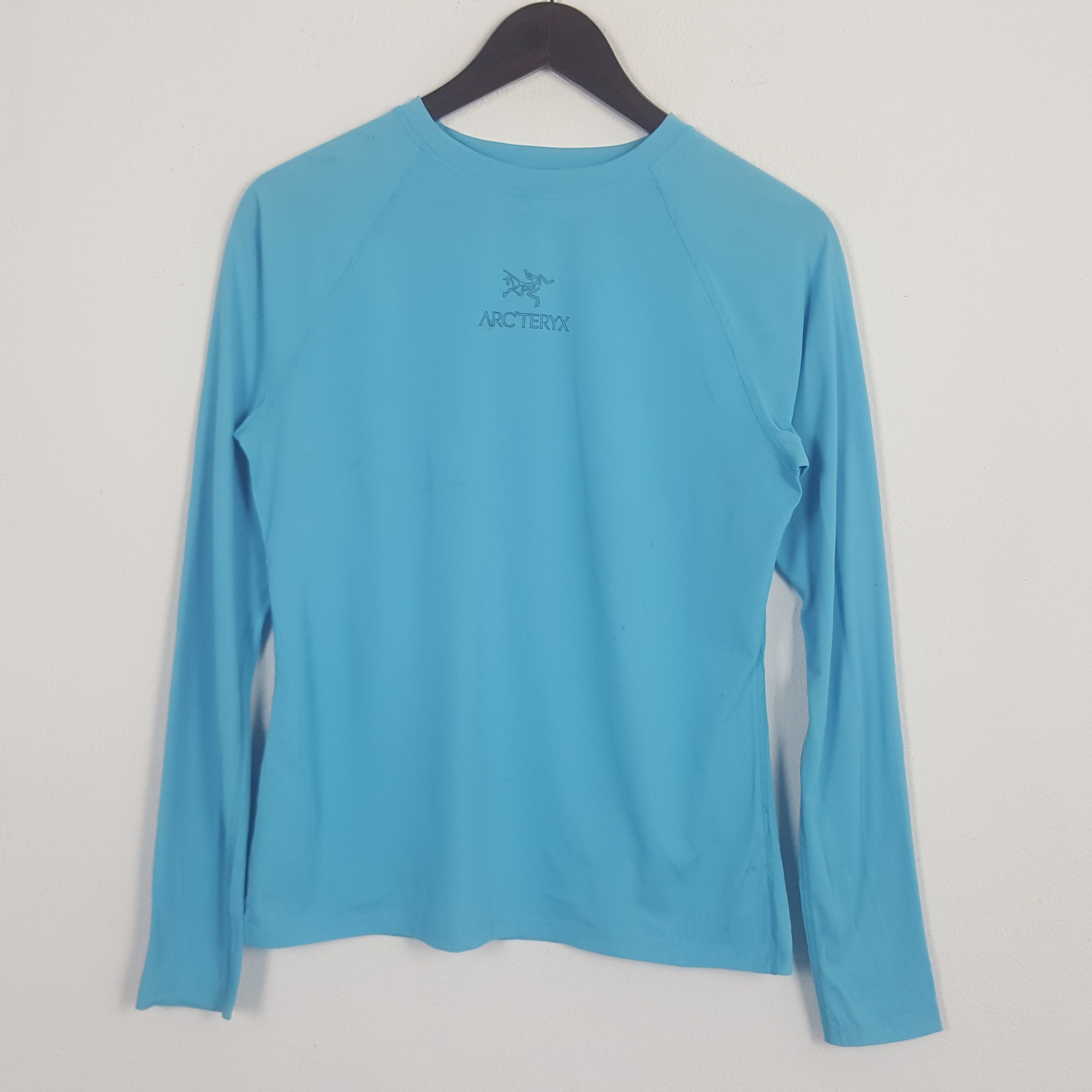 Arc'teryx × Vintage Vintage Arc'Teryx Tshirt Size S / US 4 / IT 40 - 1 Thumbnail