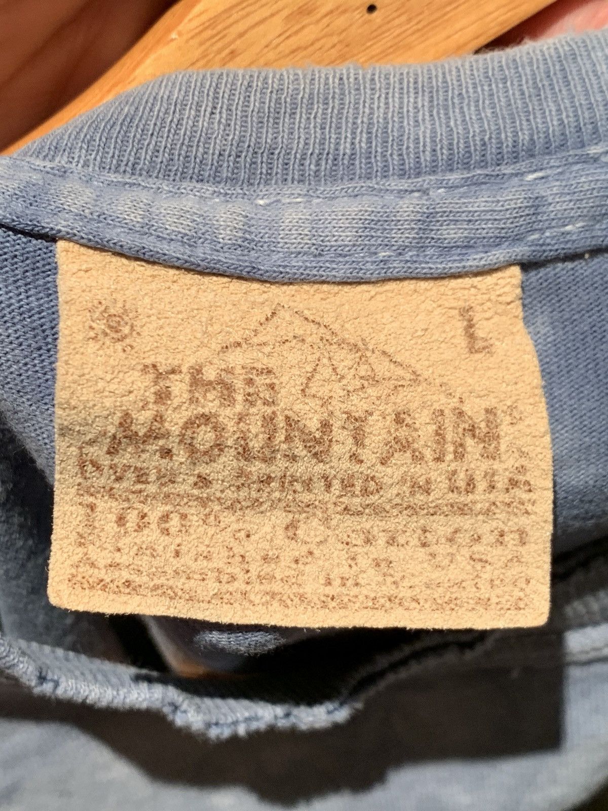The Mountain *RARE* Vintage 1998 The Mountain Native Tribal Art T-Shirt L Size US L / EU 52-54 / 3 - 11 Thumbnail