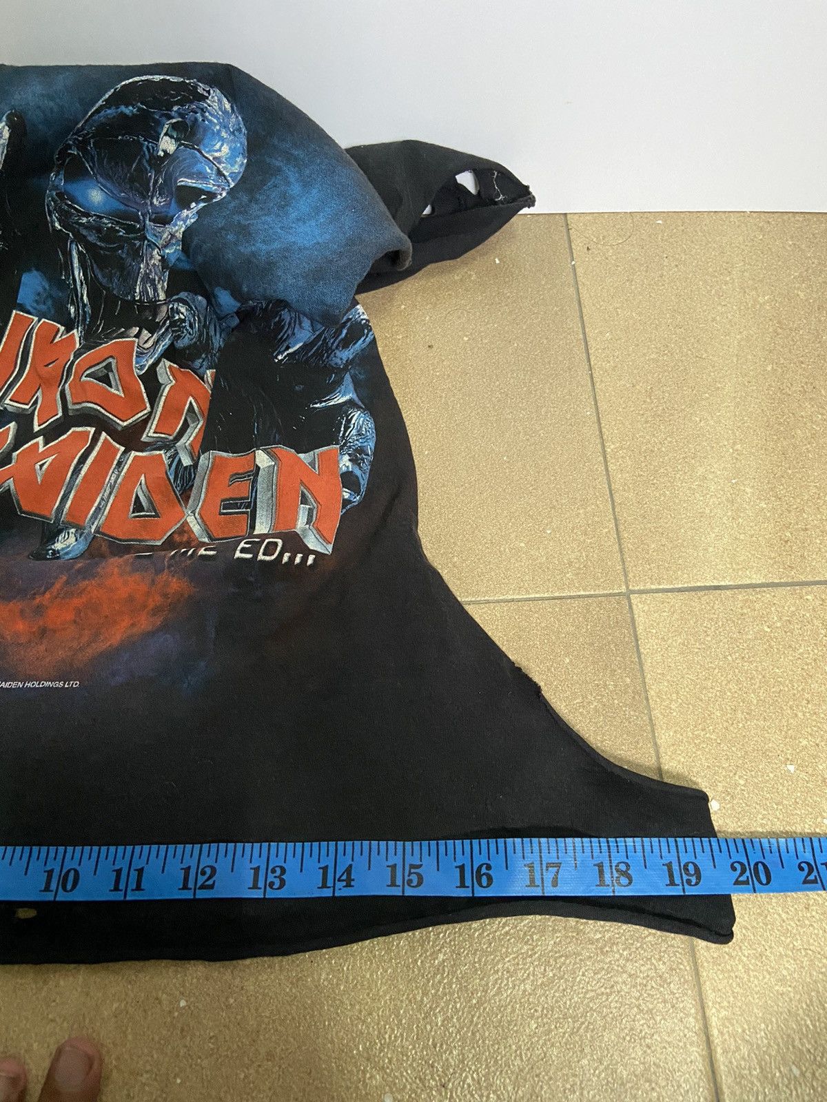 Iron Maiden IRON MAIDEN GIVE ME ED ROCK SHIRT VINTAGE 2003 (DISTRESSED) Size US M / EU 48-50 / 2 - 14 Thumbnail