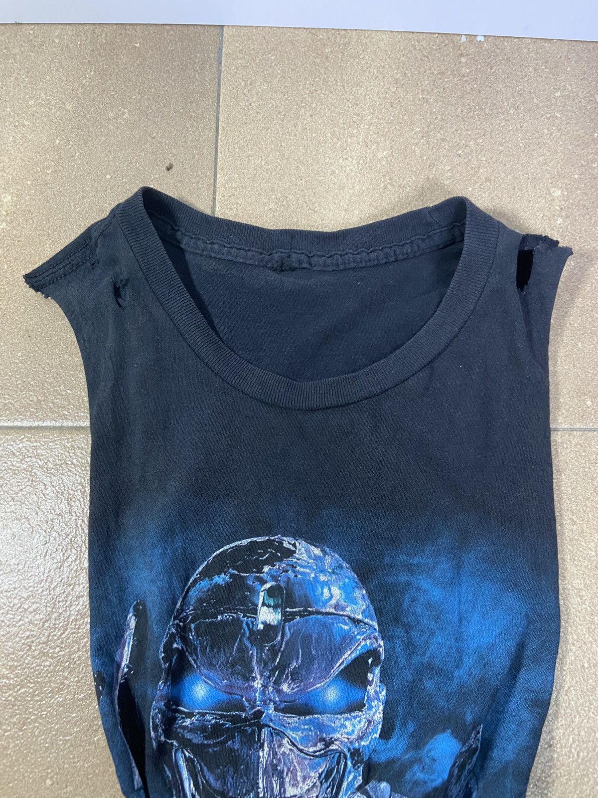 Iron Maiden IRON MAIDEN GIVE ME ED ROCK SHIRT VINTAGE 2003 (DISTRESSED) Size US M / EU 48-50 / 2 - 13 Thumbnail