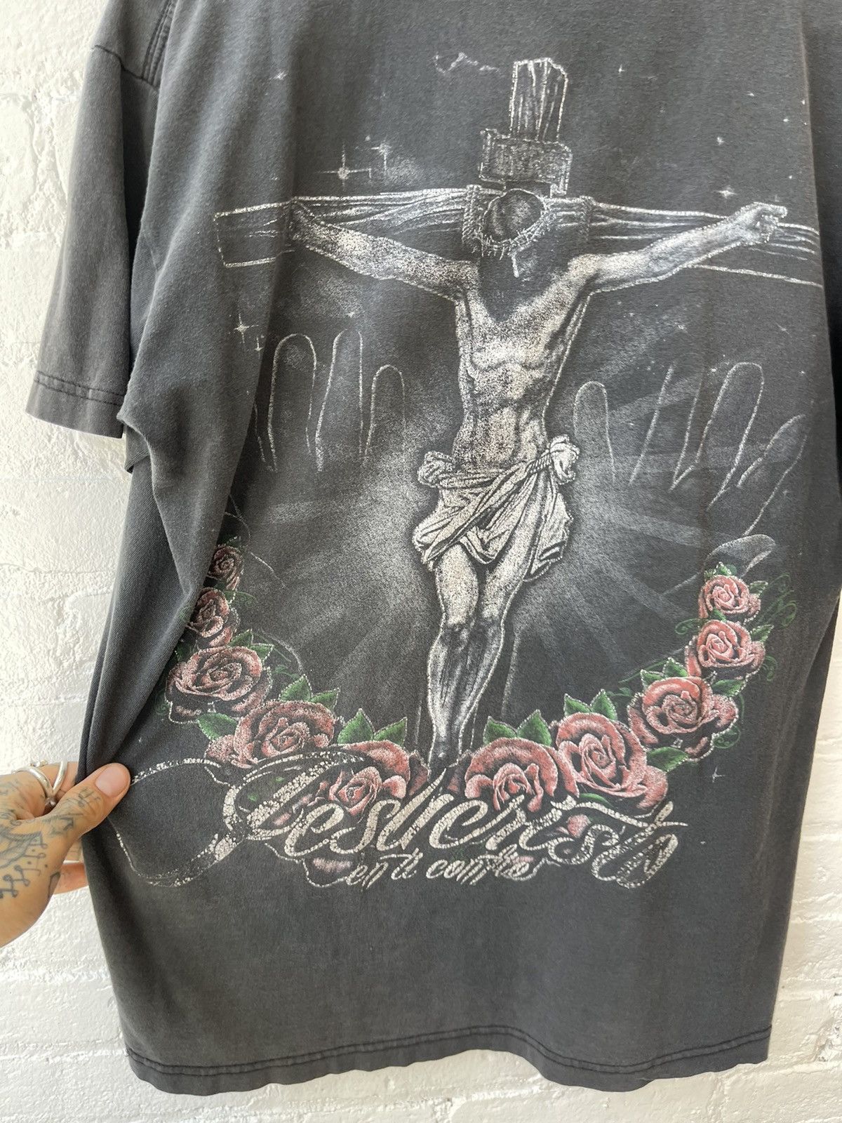 Vintage Vintage THRASHED Faded Rose Religion God Cross Jesus Shirt Size US XL / EU 56 / 4 - 3 Thumbnail