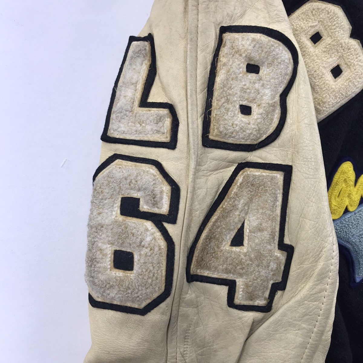 Vintage ABIERTO UNIVERSITY CLUB B.R.B.C American Football Leather Size US L / EU 52-54 / 3 - 7 Thumbnail