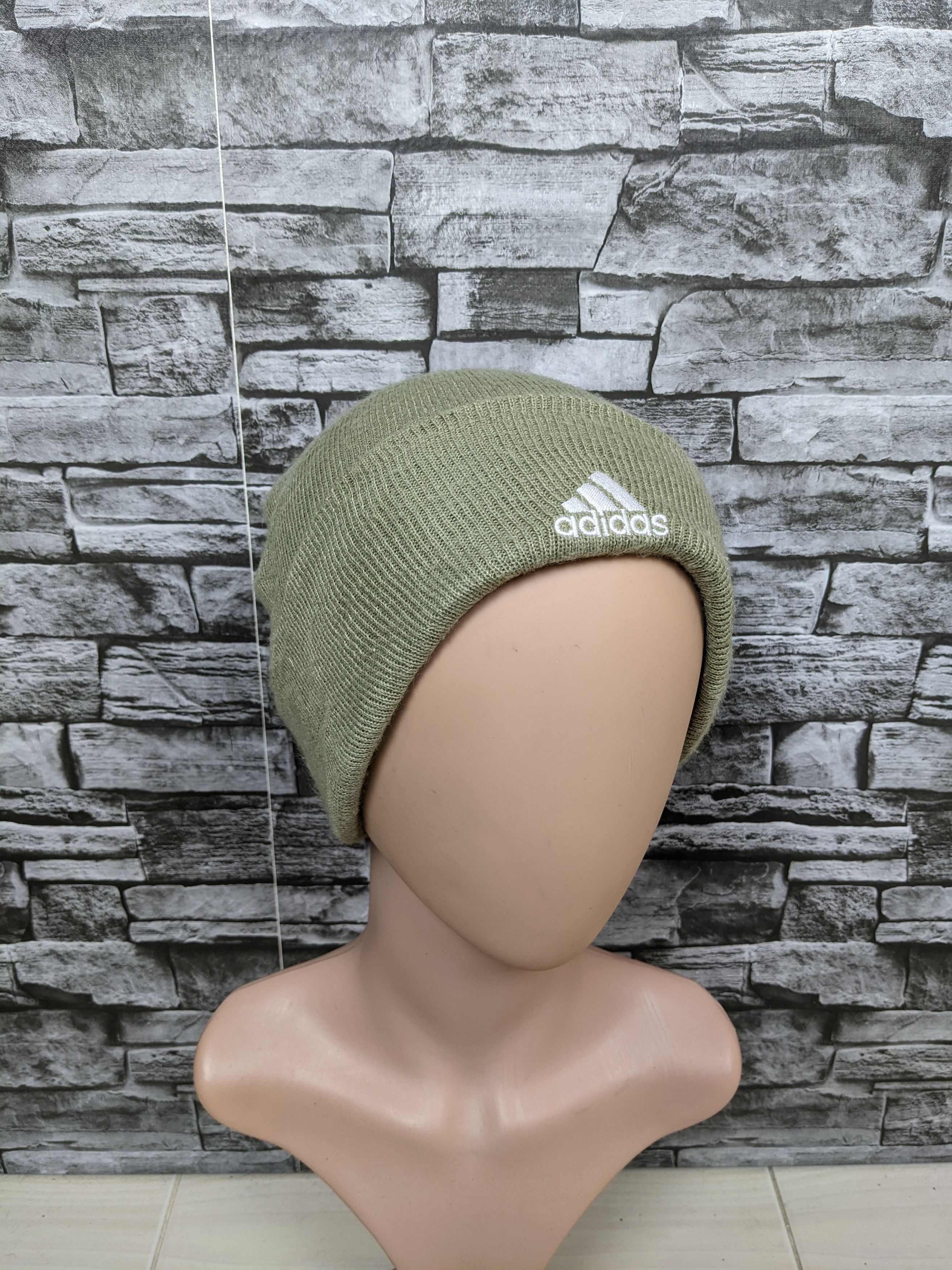 Adidas Vintage Adidas Plain Beanie Hat Cap Snowcap Size ONE SIZE - 1 Thumbnail