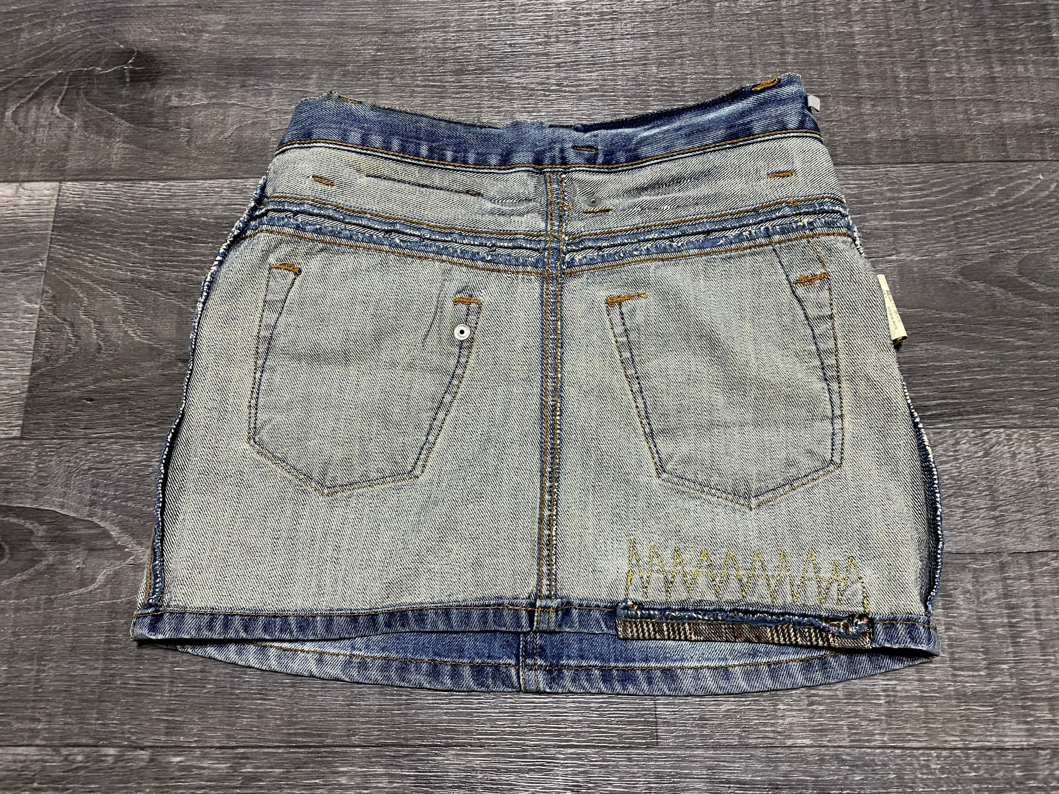 Dsquared2 Women's Dsquared2 Vintage Faith Patchwork Denim Skirt Size 27" / US 4 / IT 40 - 5 Thumbnail