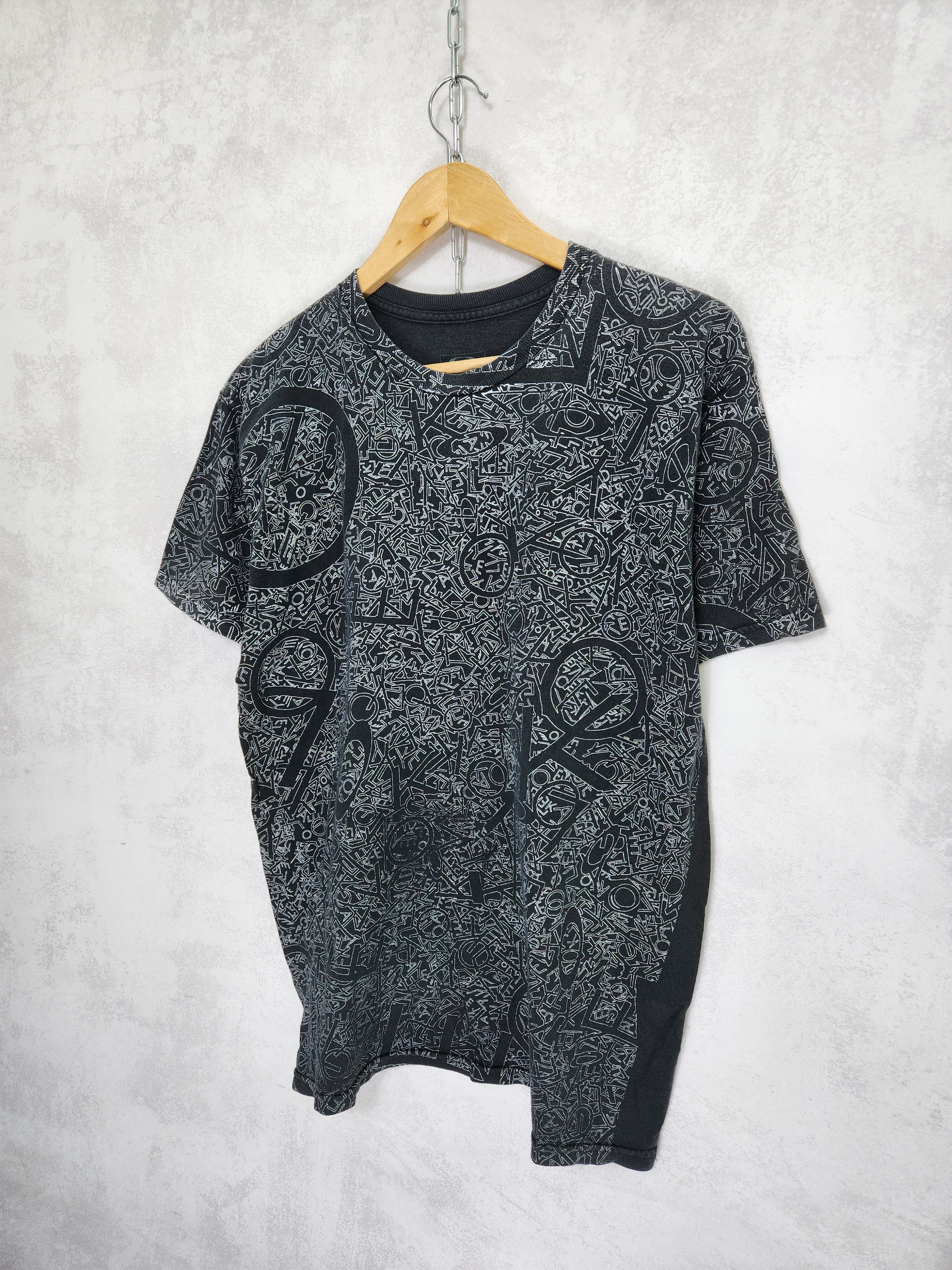 Oakley Vintage oakley monogramm t shirt M Size US M / EU 48-50 / 2 - 3 Thumbnail
