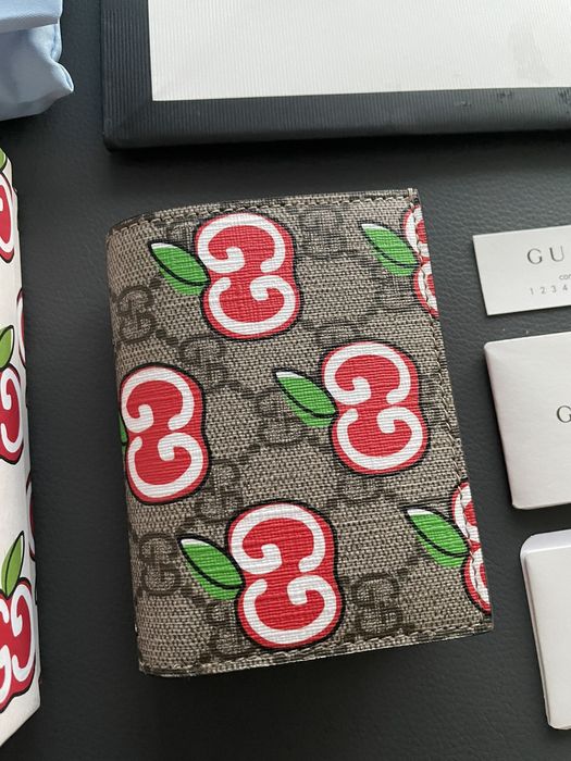 Gucci Rare Brand NEW Super Runway Limited Edition GG Apple Wallet