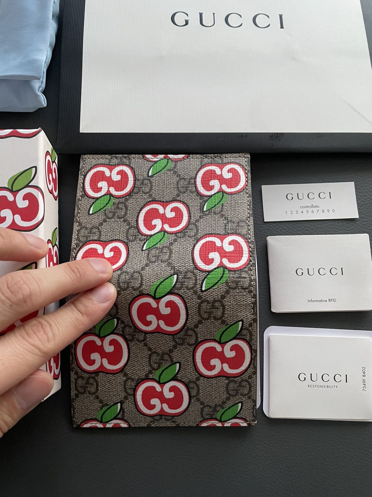 Gucci Rare Brand NEW Super Runway Limited Edition GG Apple Wallet Size ONE SIZE - 5 Thumbnail