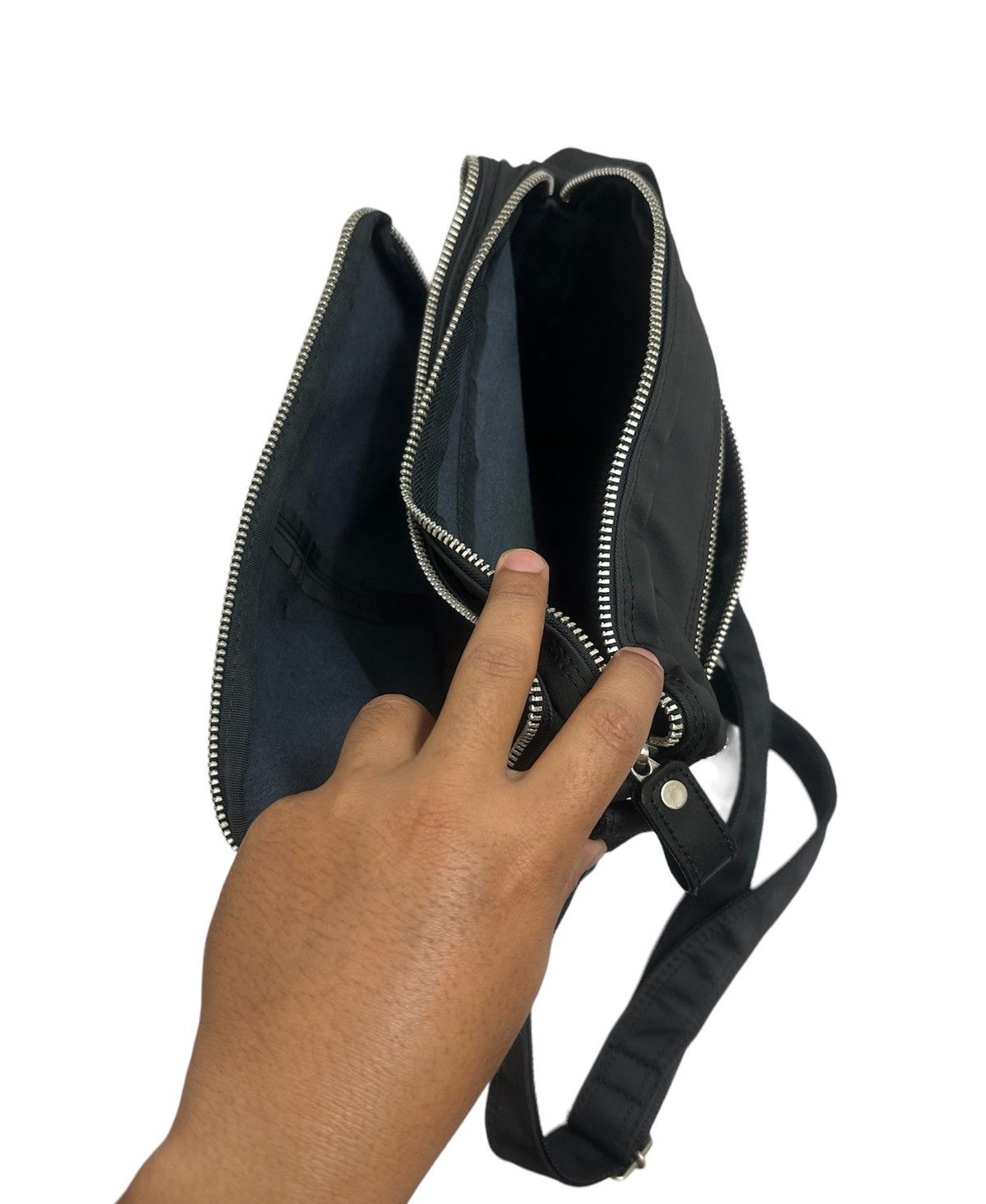 Yohji Yamamoto 🇯🇵 Yohji Yamamoto Y's Leather Patch Crossbody Sling bag Size ONE SIZE - 7 Thumbnail