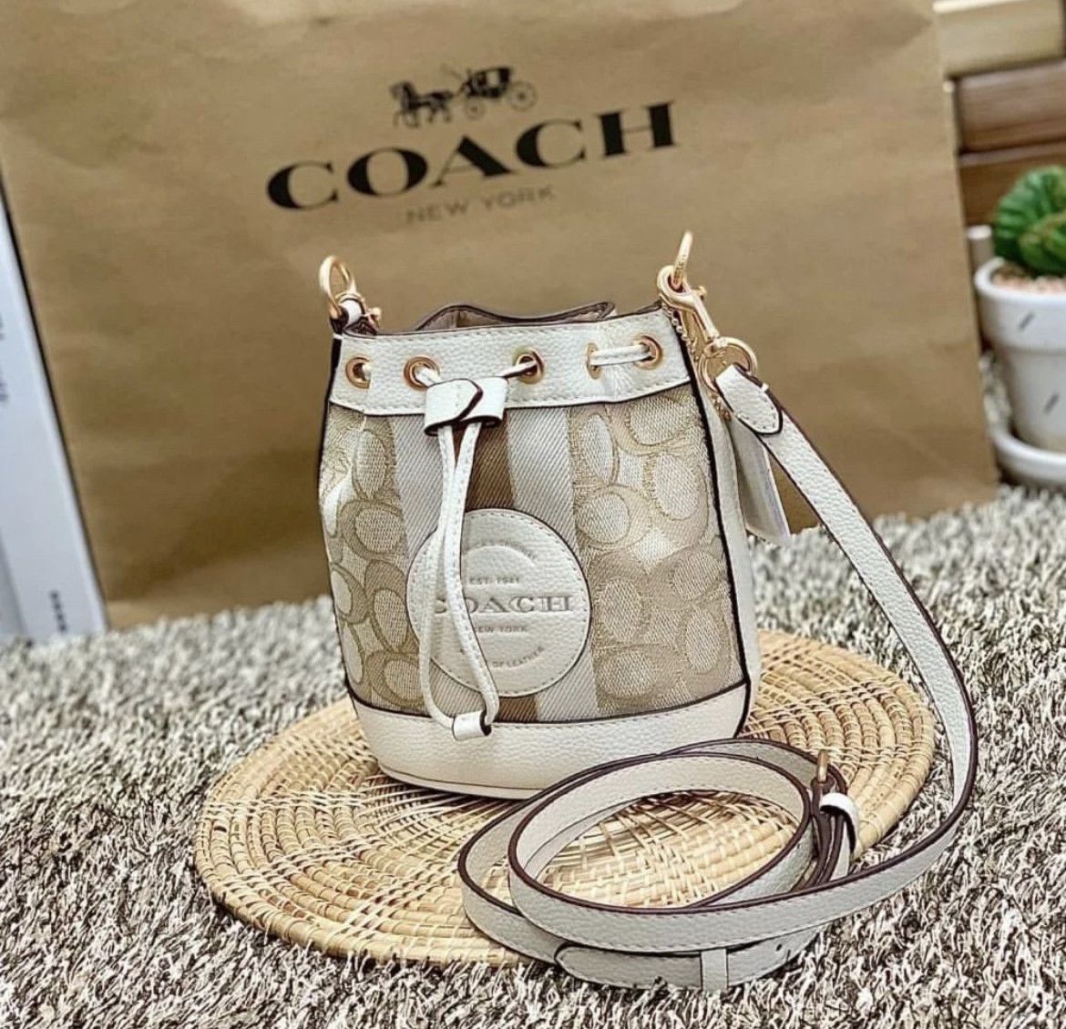 Coach mini dempsey bucket 2024 bag