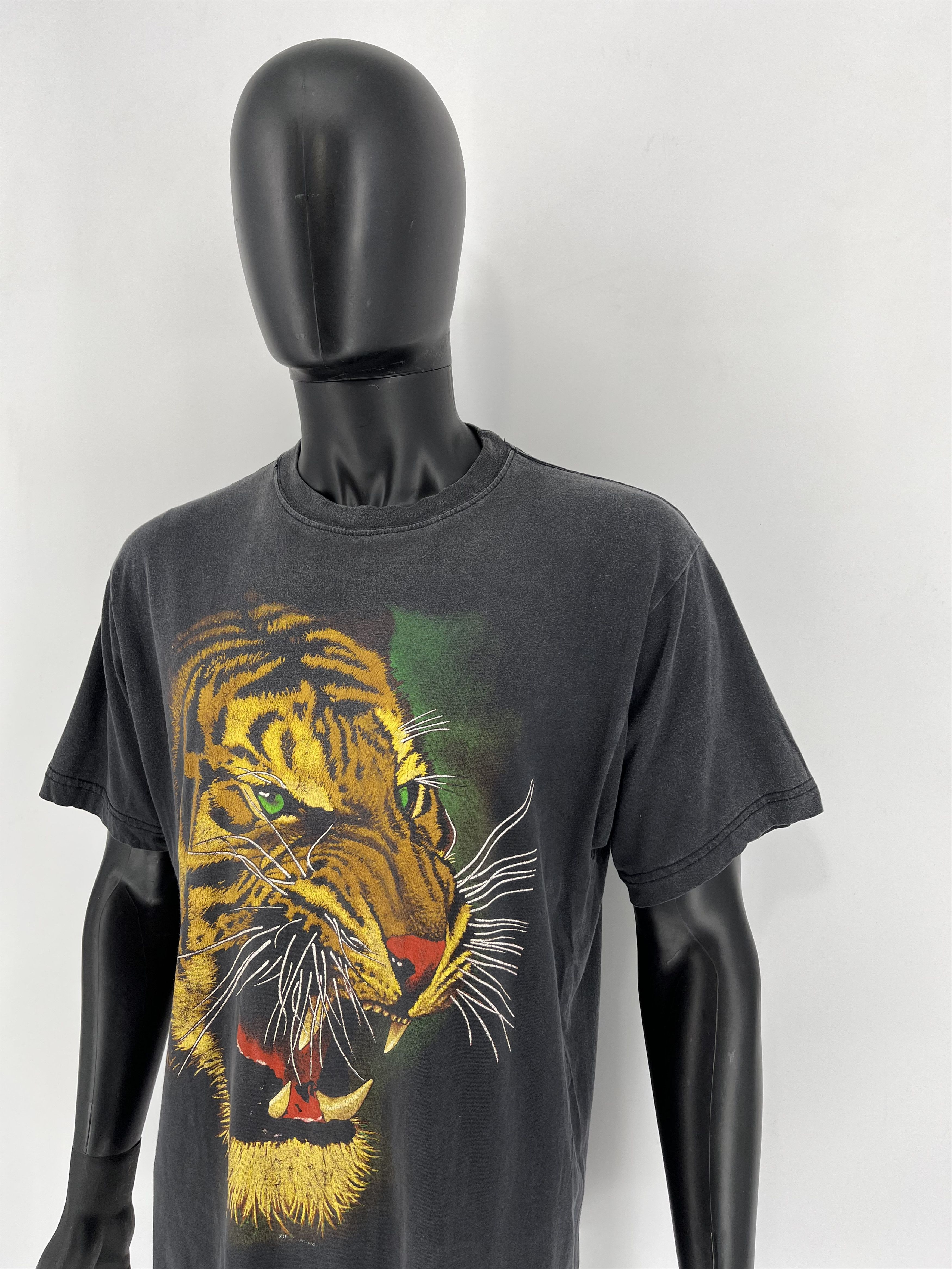 Vintage Vintage 90s Tiger Face Boxy Fit Tee Zip It London Size US L / EU 52-54 / 3 - 4 Thumbnail
