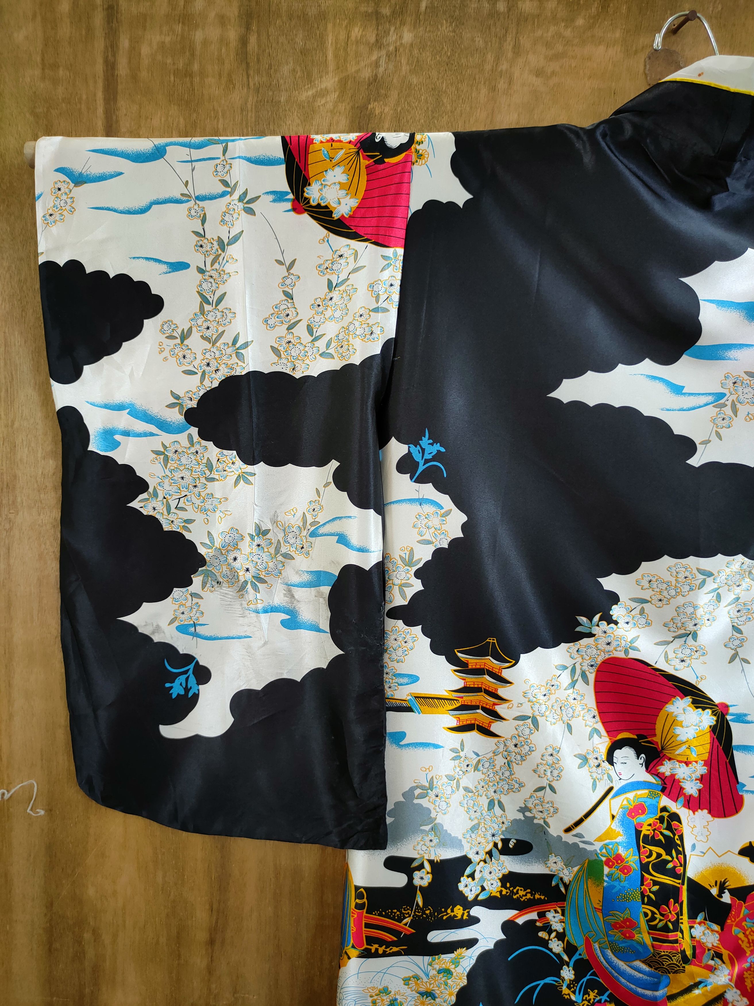 Japanese Brand DL Japanese ladies vintage kimono cardigan #46-720 Size ONE SIZE - 2 Thumbnail
