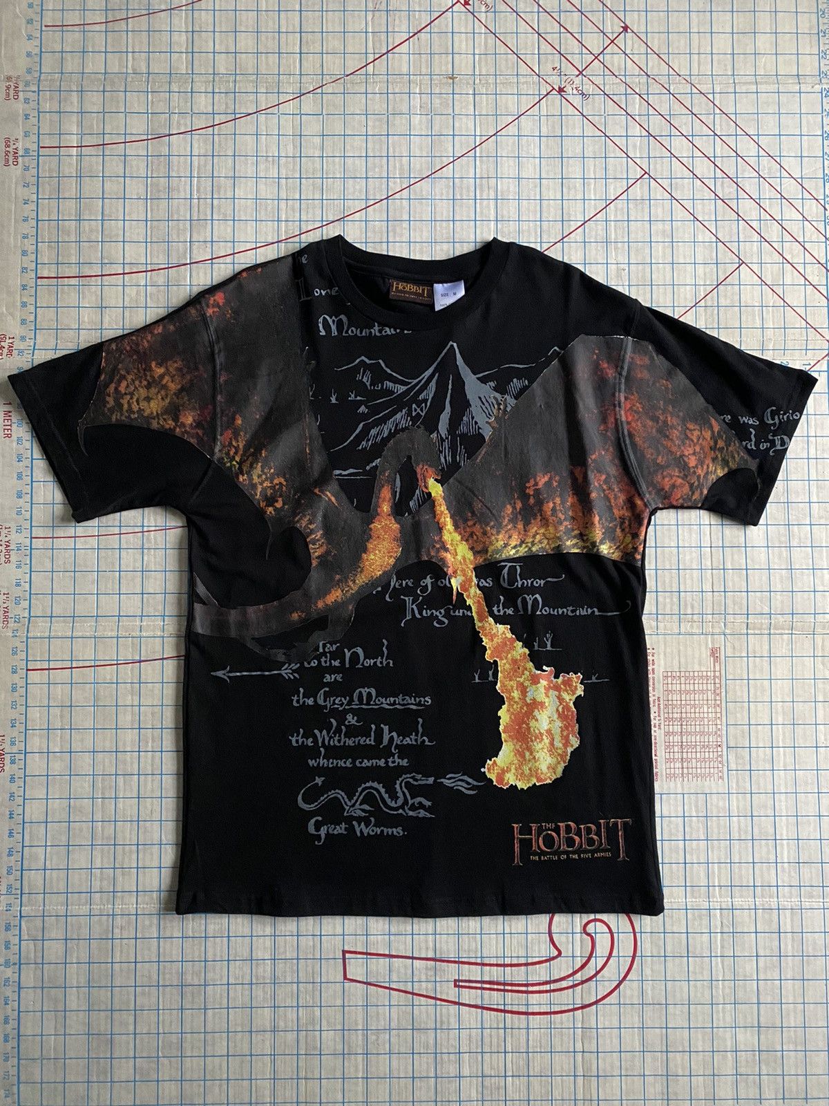 Vintage × Warner Bros The Hobbit Motion Pictures Trilogy Dragon Graphic Tee AOP Size US L / EU 52-54 / 3 - 2 Thumbnail