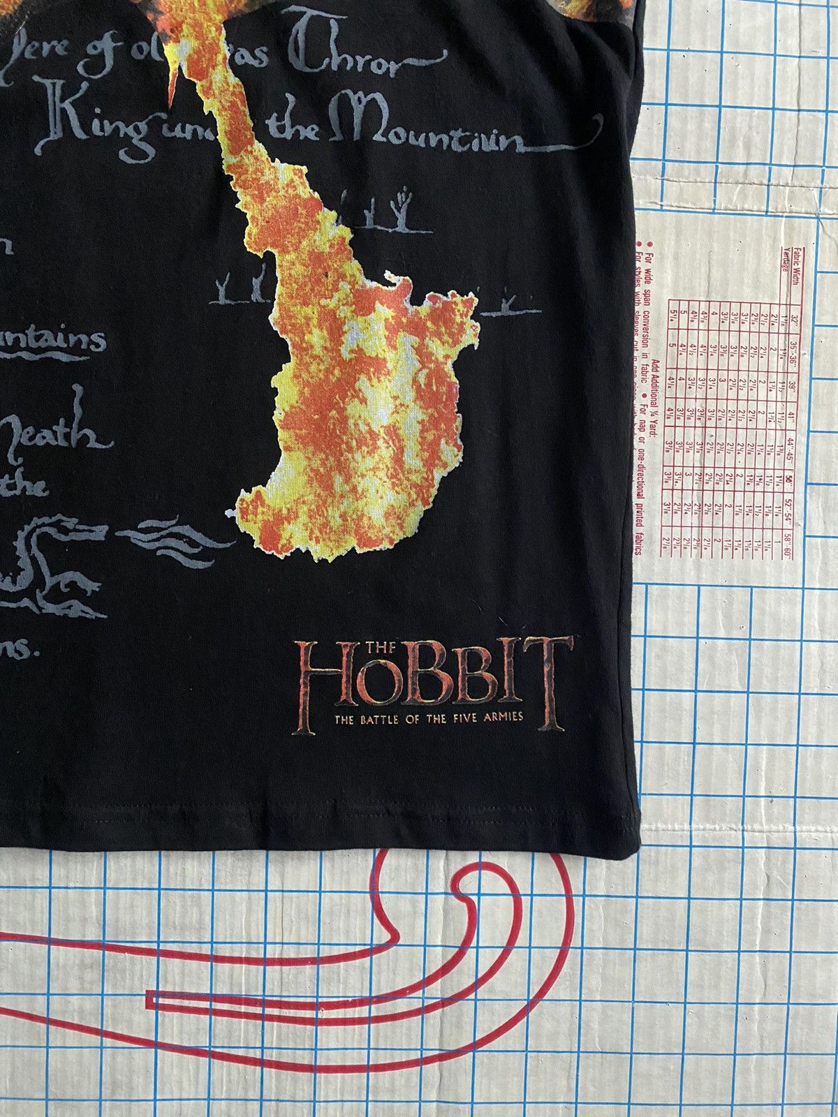 Vintage × Warner Bros The Hobbit Motion Pictures Trilogy Dragon Graphic Tee AOP Size US L / EU 52-54 / 3 - 3 Thumbnail