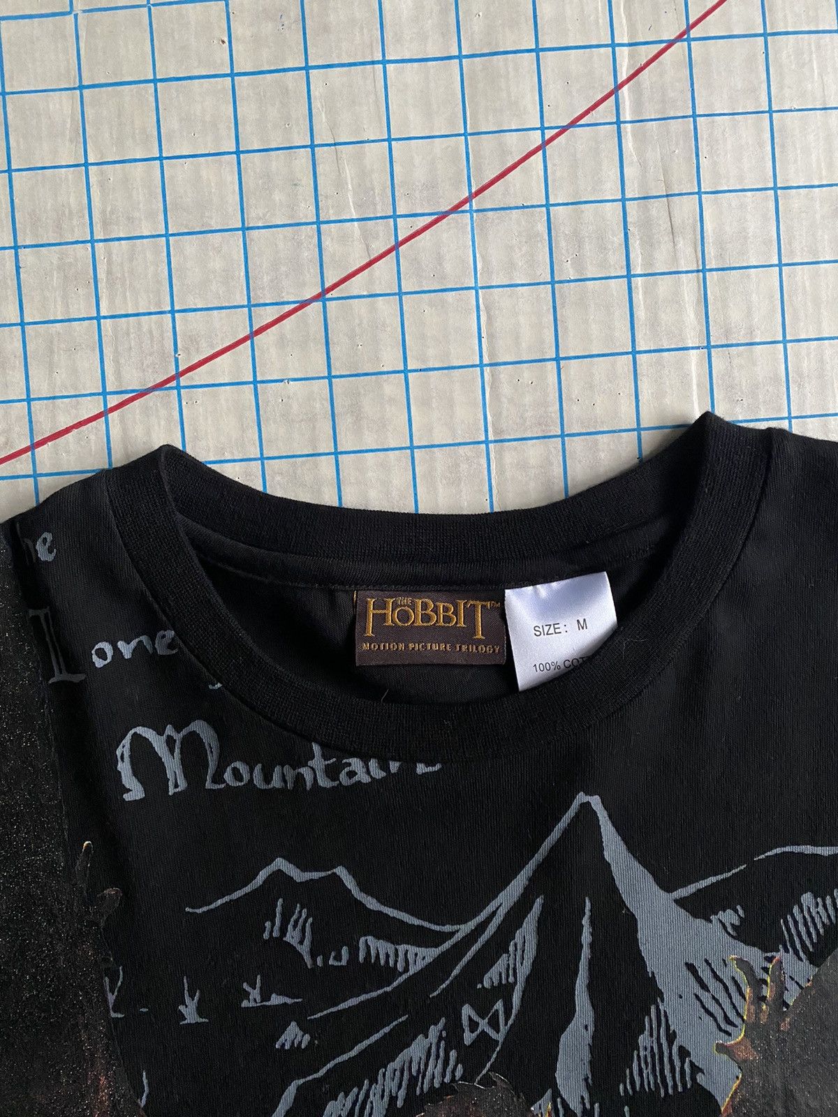 Vintage × Warner Bros The Hobbit Motion Pictures Trilogy Dragon Graphic Tee AOP Size US L / EU 52-54 / 3 - 5 Thumbnail