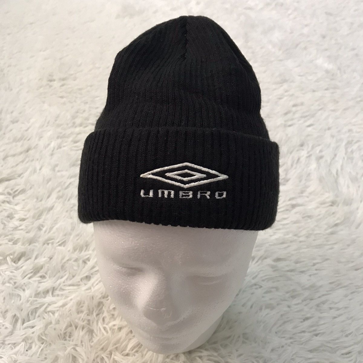 Descente Umbro Beanie Hat/Cap/Snowhat/Snowcap Size ONE SIZE - 1 Thumbnail