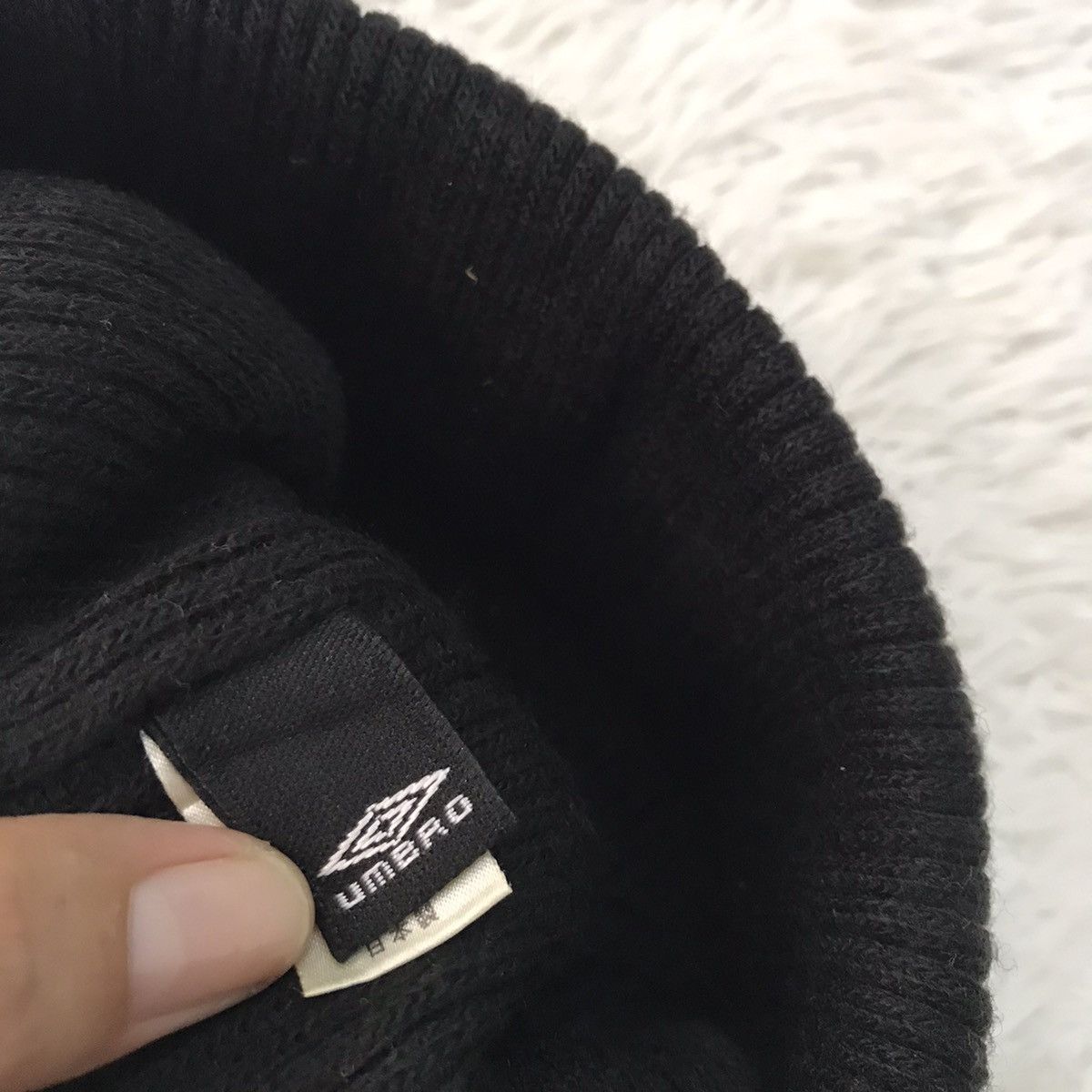 Descente Umbro Beanie Hat/Cap/Snowhat/Snowcap Size ONE SIZE - 8 Thumbnail