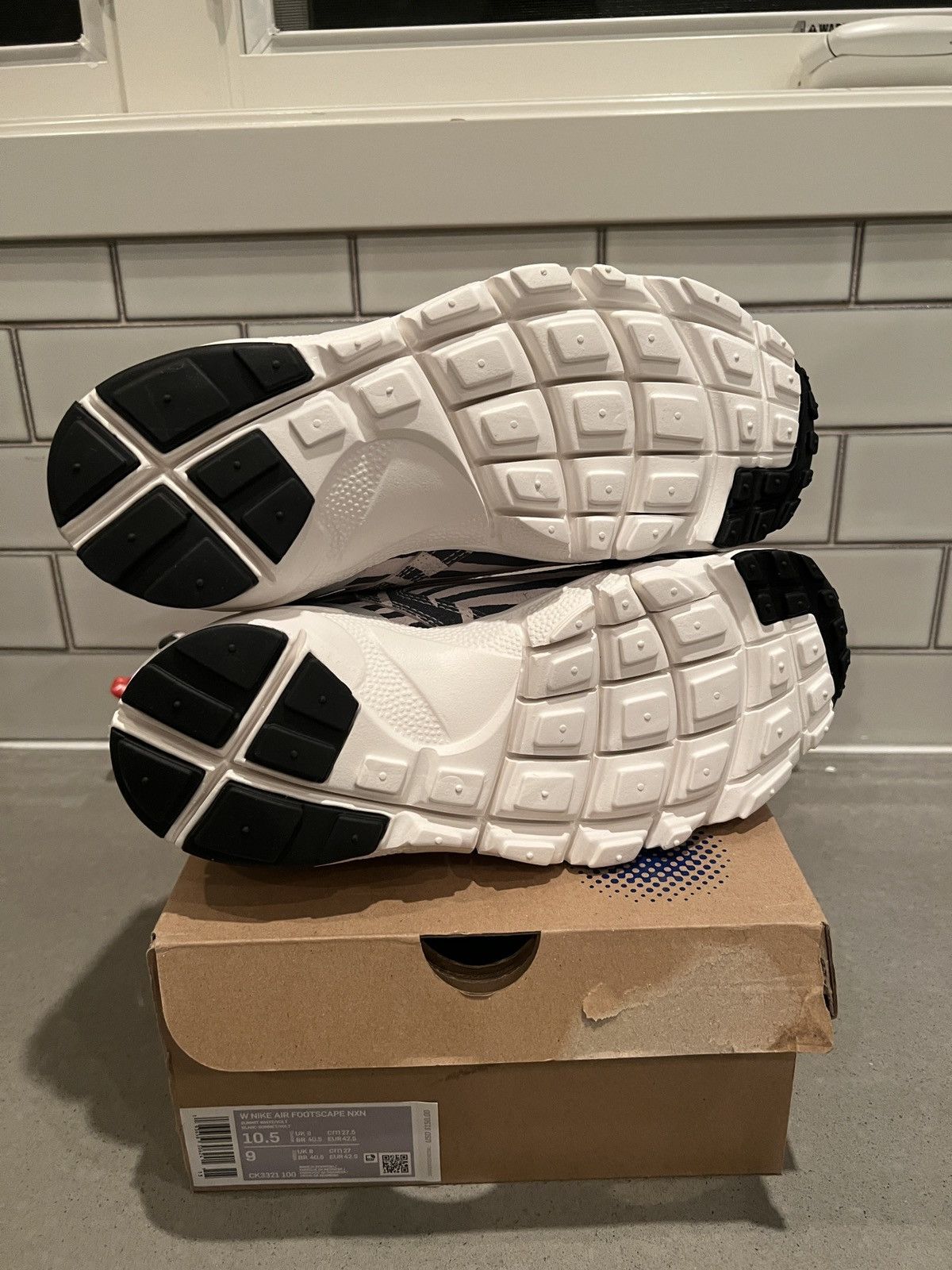 Nike Nike x Olivia Kim Air Footscape NXN Zebra Mens 9/ Wmns 10.5 Size US 9 / EU 42 - 5 Thumbnail