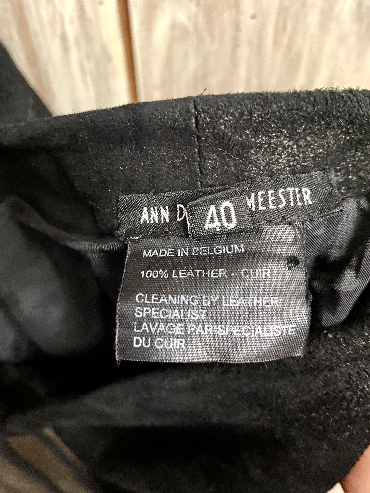 Ann Demeulemeester Ann Demeulemeester black shinny leather cropped jogger pants Size 28" / US 6 / IT 42 - 2 Thumbnail