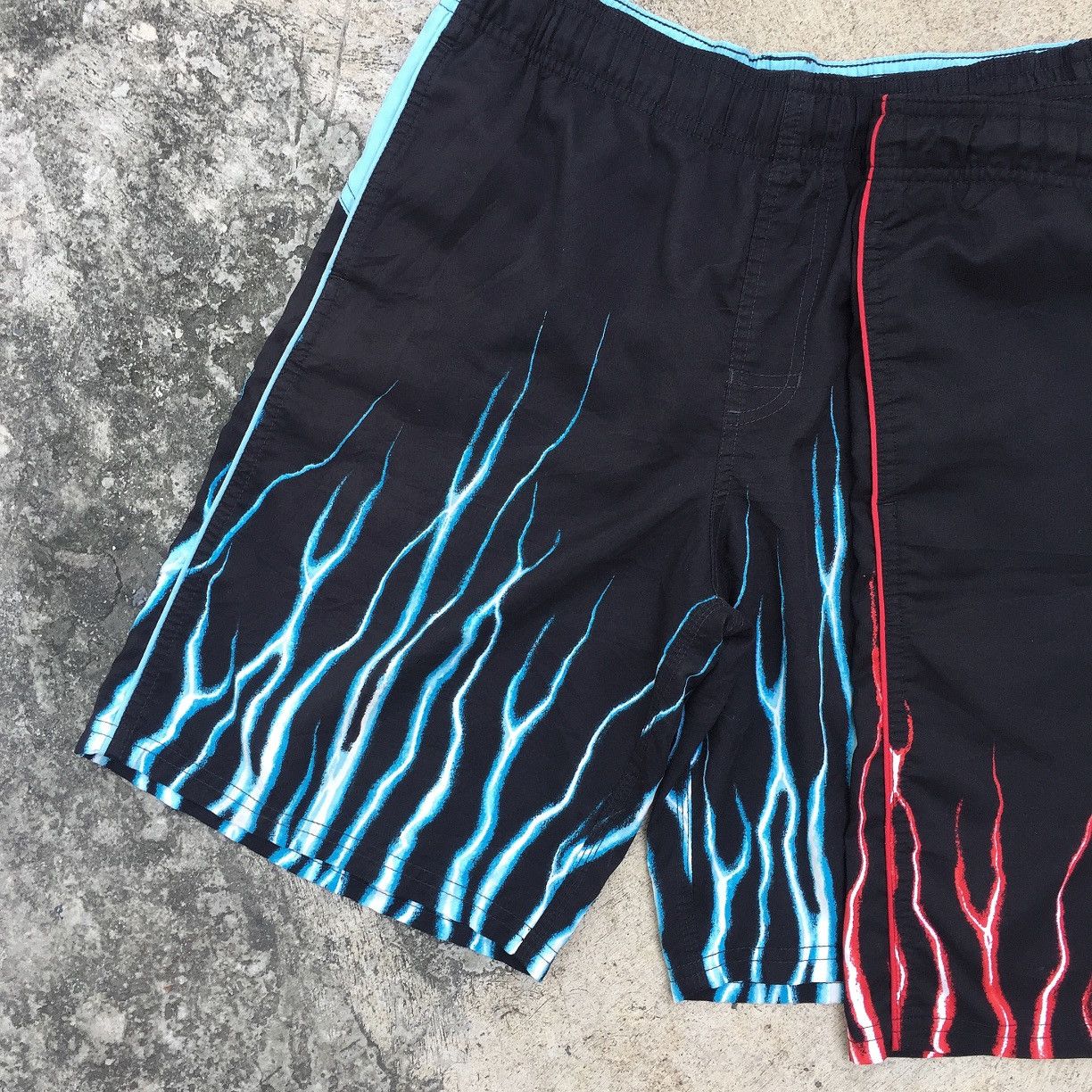 Nike × Vintage [SOLD] Vintage Nike Flame Short Size US 30 / EU 46 - 4 Thumbnail