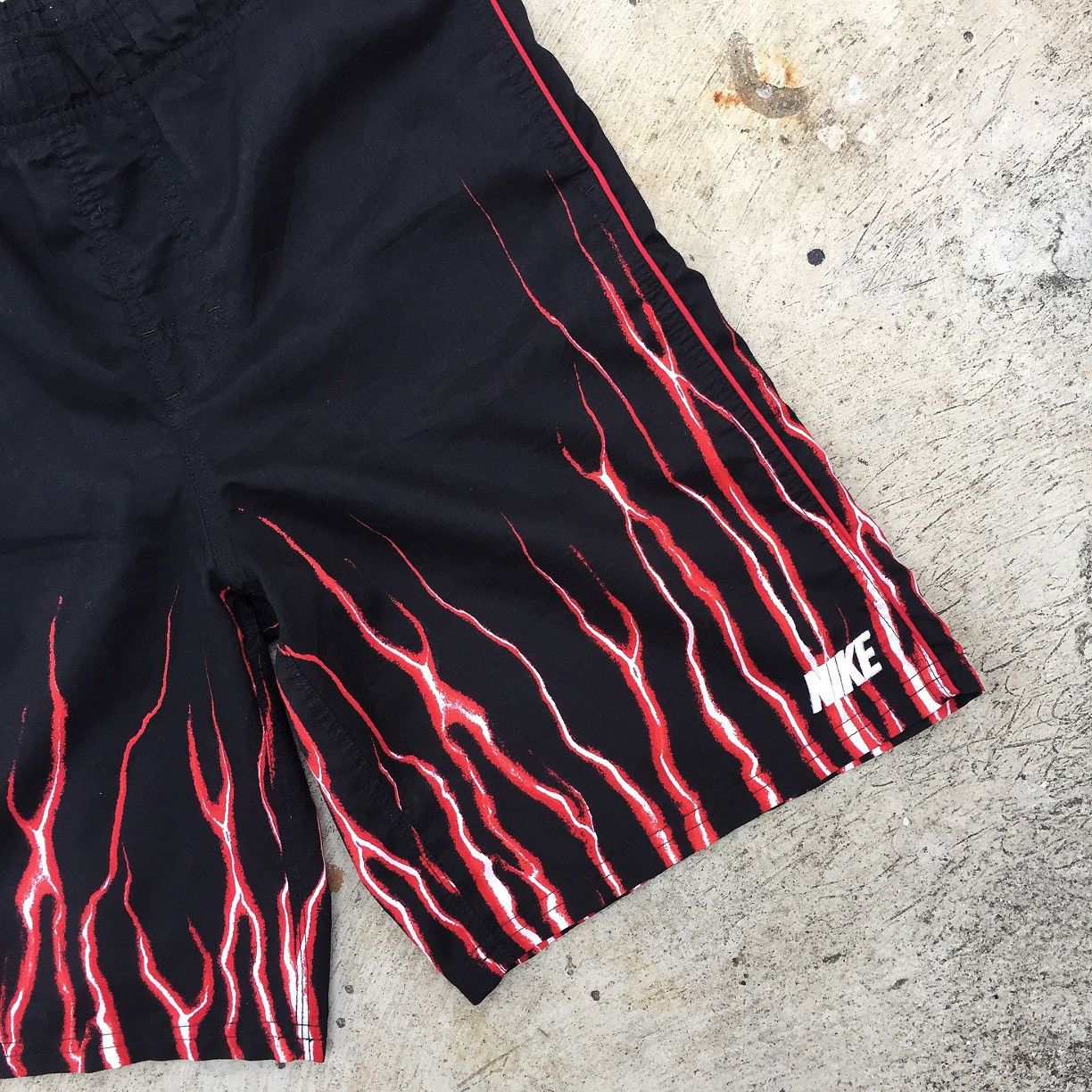 Nike × Vintage [SOLD] Vintage Nike Flame Short Size US 30 / EU 46 - 3 Thumbnail