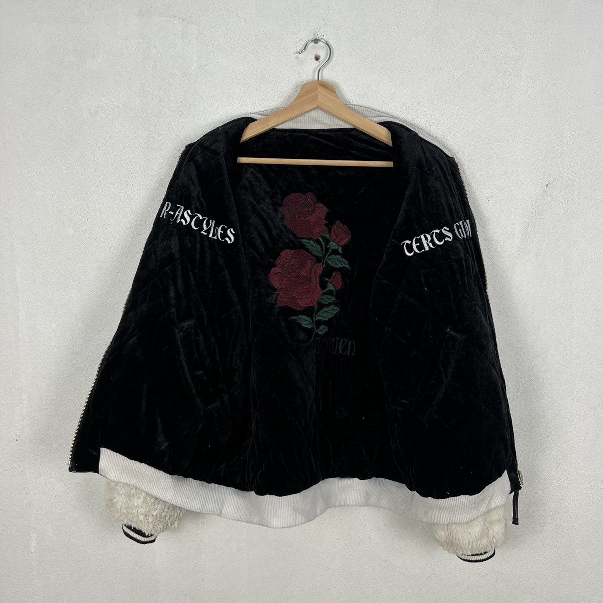 Japanese Brand VINTAGE RASVOA REVERSIBLE VELVET JACKET BIG LOGO ROSE Size US M / EU 48-50 / 2 - 13 Thumbnail