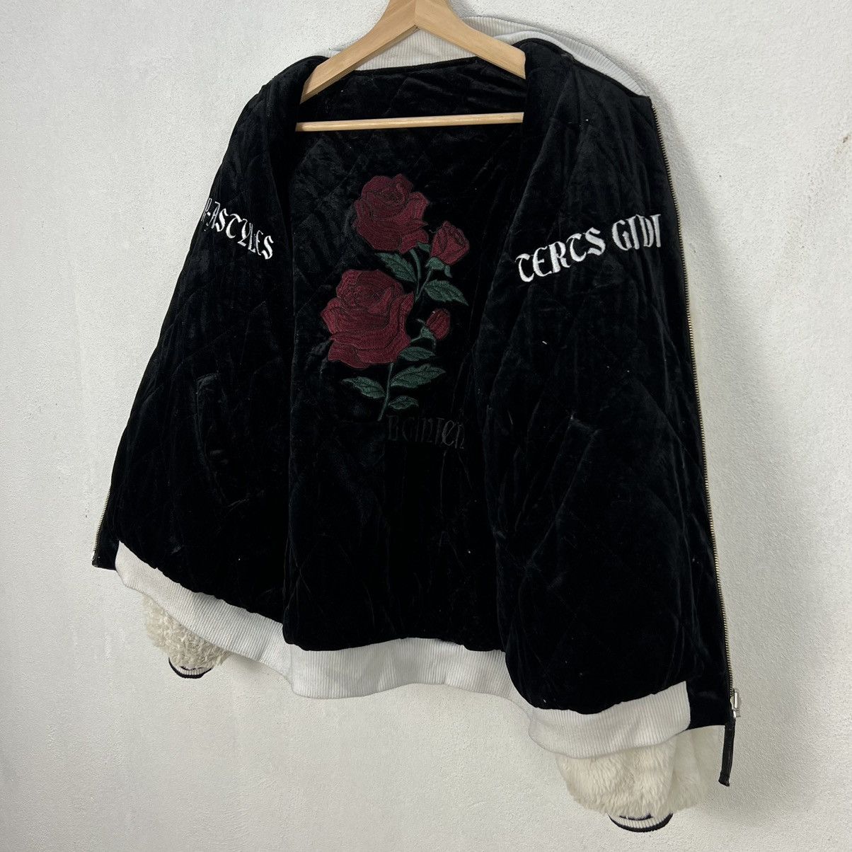 Japanese Brand VINTAGE RASVOA REVERSIBLE VELVET JACKET BIG LOGO ROSE Size US M / EU 48-50 / 2 - 14 Thumbnail
