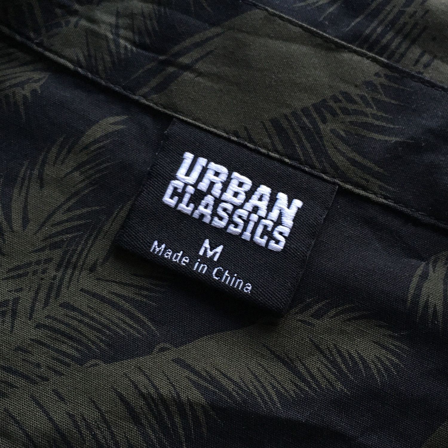 Urban Classics Shirt Pattern Resort in Palm Olive Size US M / EU 48-50 / 2 - 4 Thumbnail