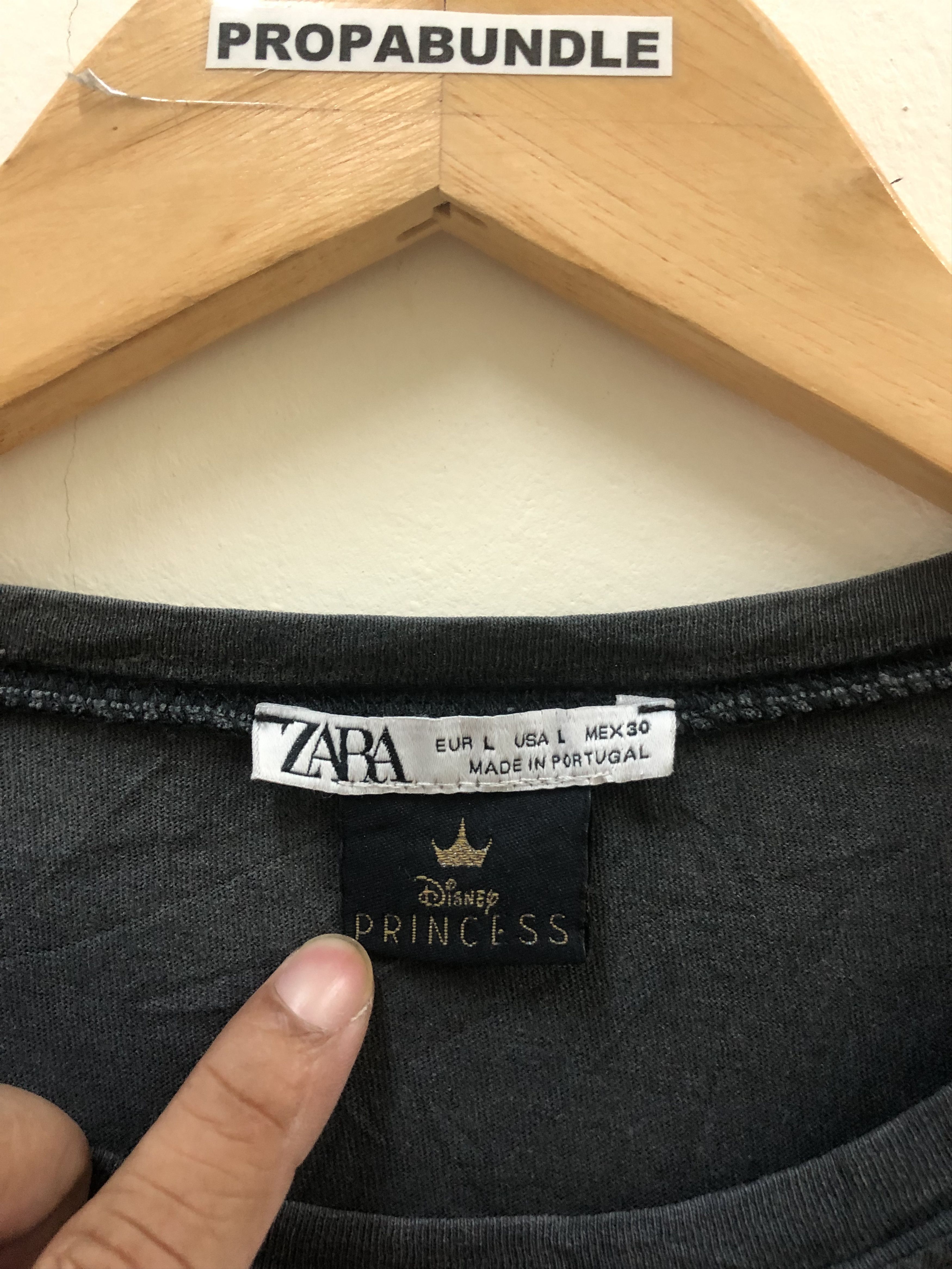 Disney ZARA X ALADDIN TSHIRT Size US L / EU 52-54 / 3 - 3 Thumbnail