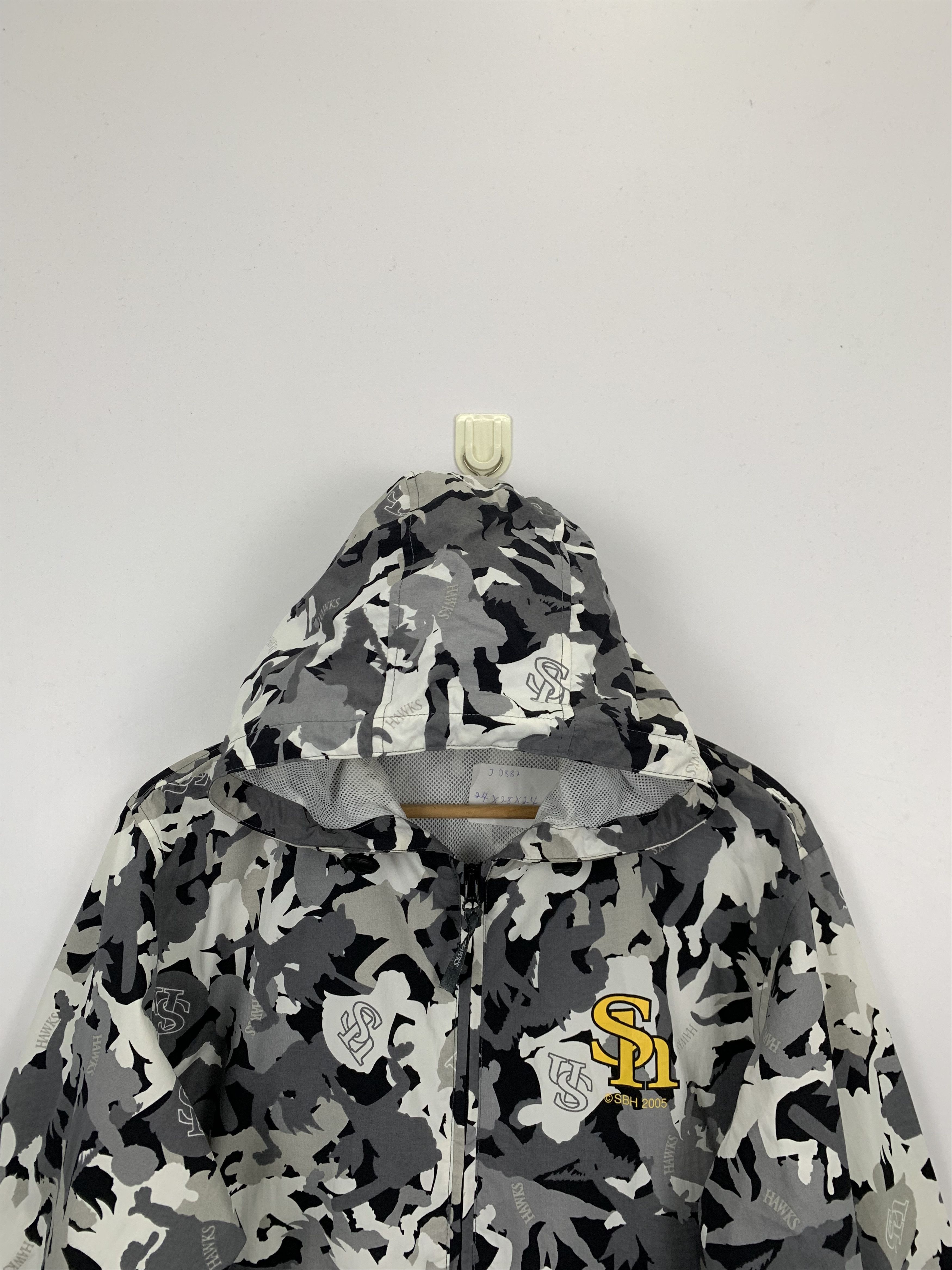 Japanese Brand × Vintage Vintage Soft Bank Hawks Camo Hoodie Jacket J0882 Size US S / EU 44-46 / 1 - 2 Thumbnail