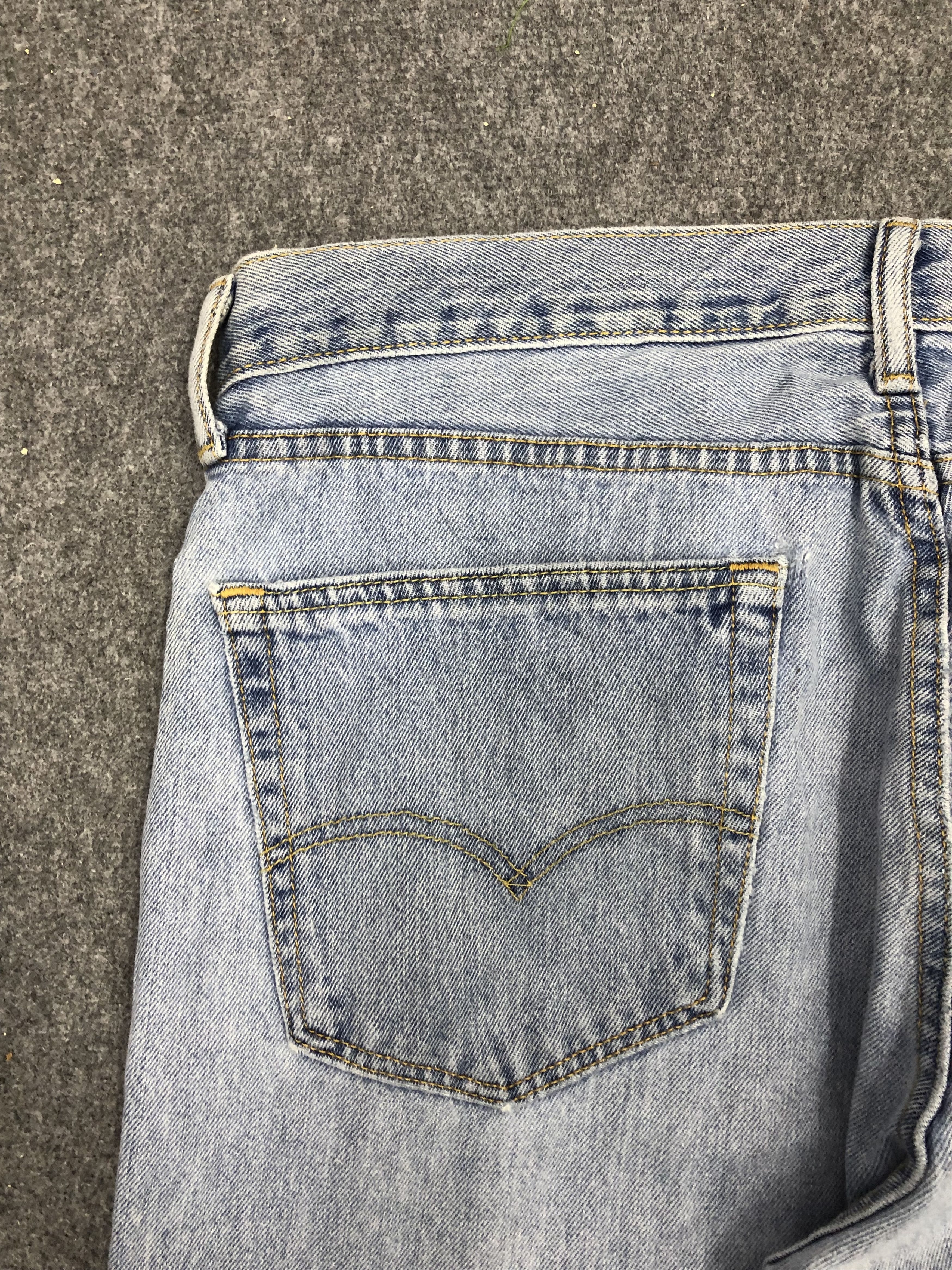 Levi's Vintage Levis 505 Light Wash Jeans DP1124 Size US 36 / EU 52 - 14 Thumbnail