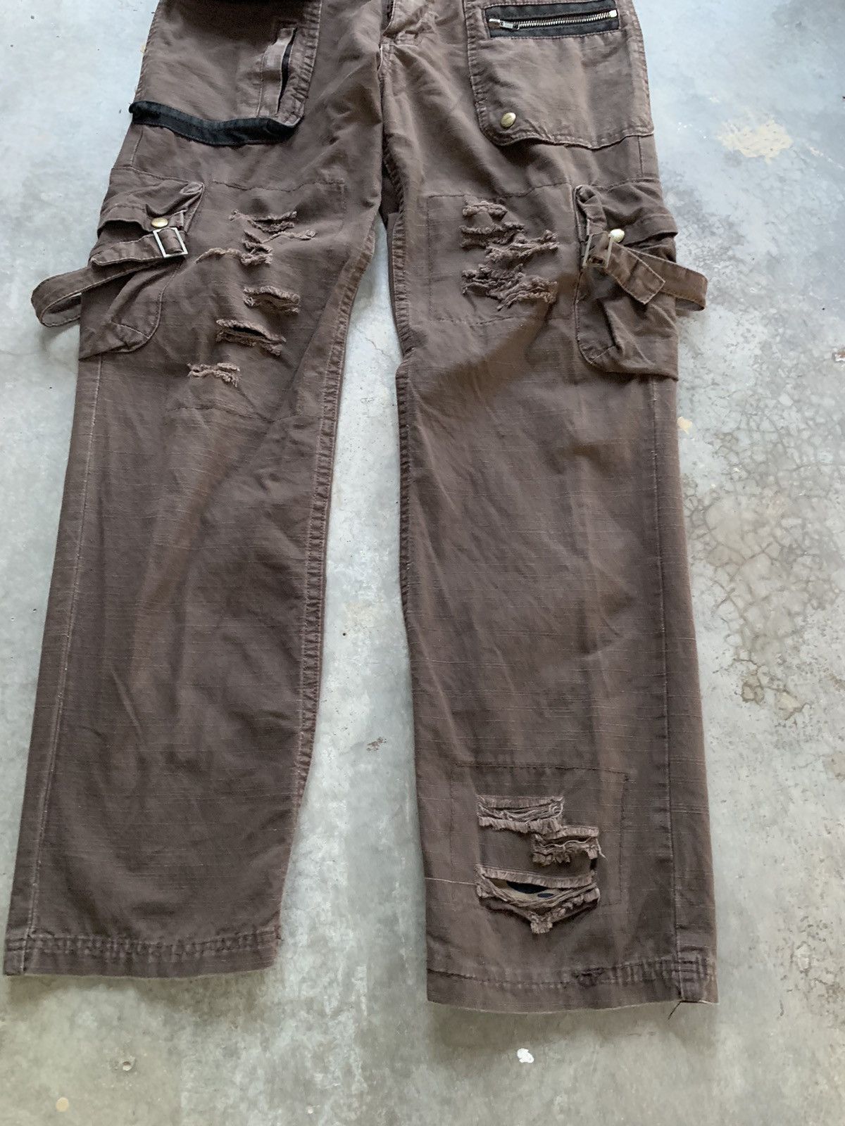 Japanese Brand JapaneseBrand One Distressed Multipocket Bondage Cargo Pant Size US 29 - 2 Thumbnail