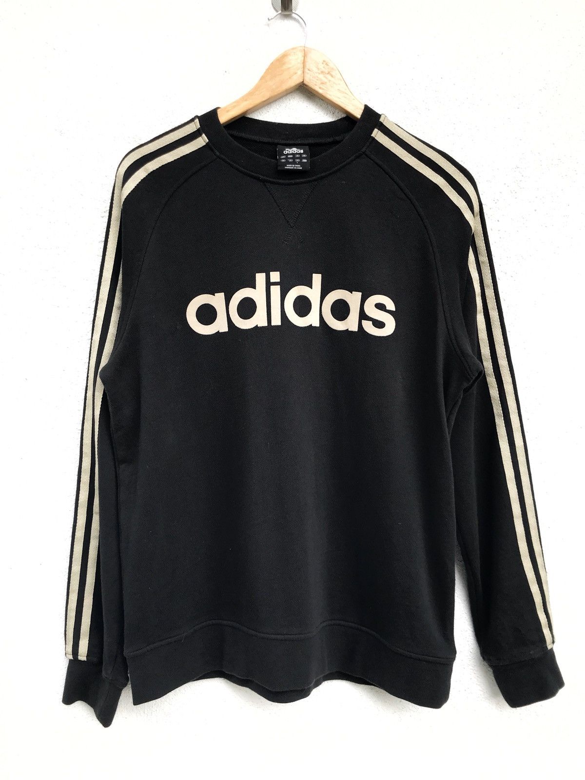 Adidas Adidas Big Logo Crewneck Sweatshirt Armpit 21”x27” Size US L / EU 52-54 / 3 - 1 Thumbnail