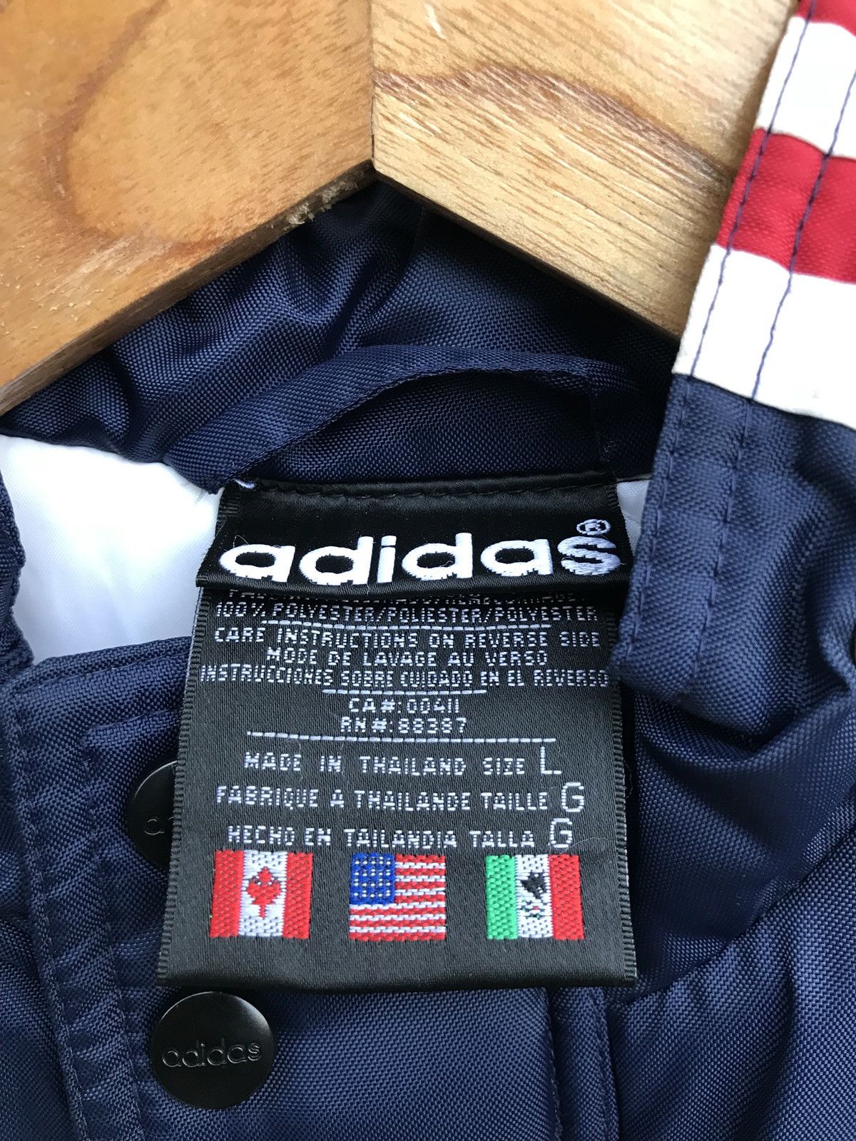 Adidas Vintage Adidas Quilted Big Logo Raincoat Jacket Size US L / EU 52-54 / 3 - 5 Thumbnail