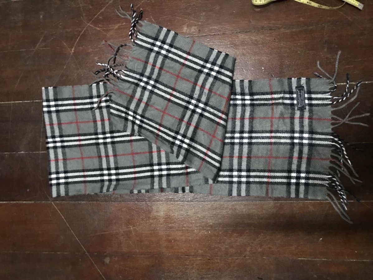 Vintage Burberry Muffler/scarf Nova check made in England