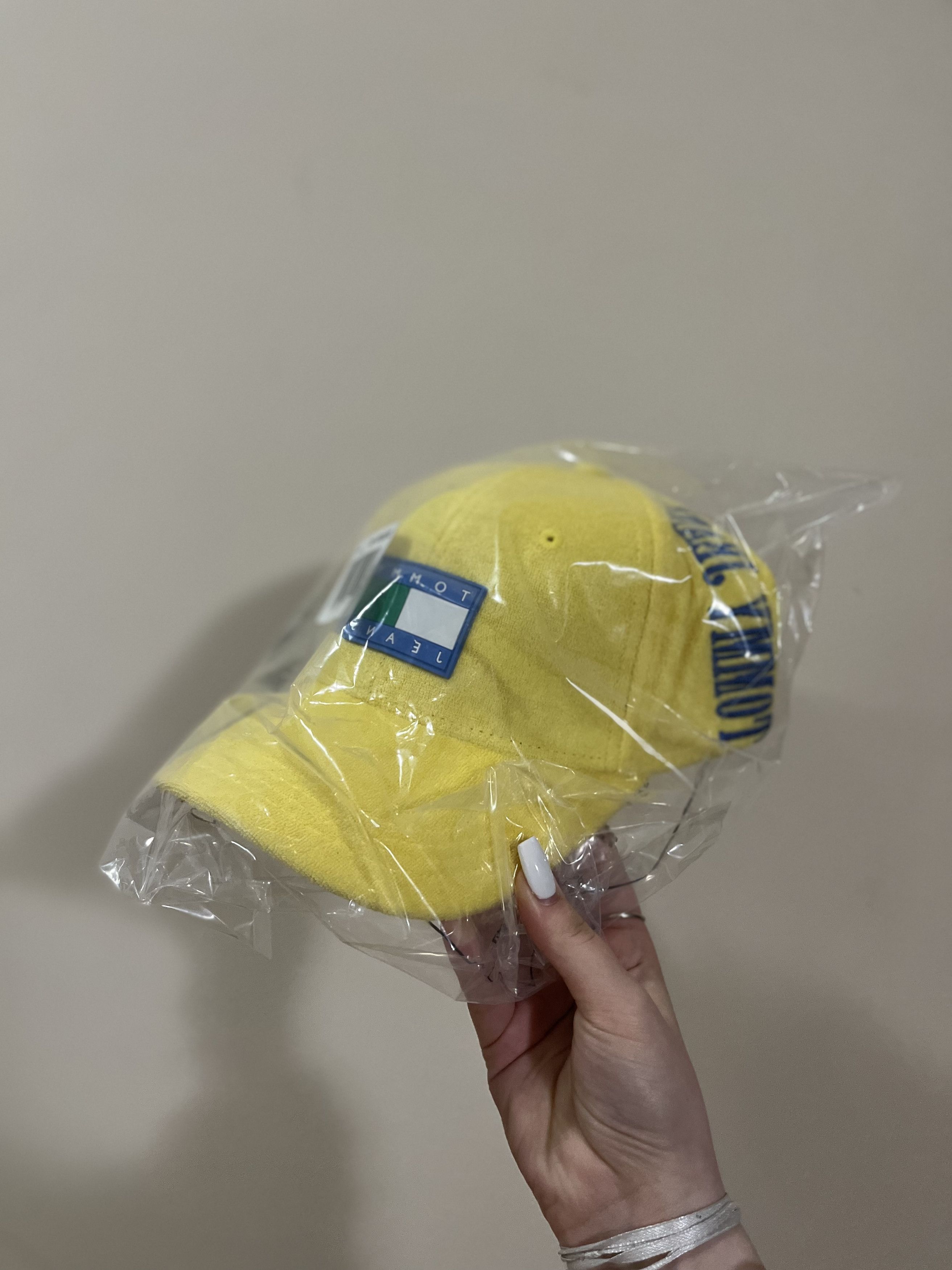 Tommy Hilfiger Tommy Hilfiger Yellow unisex cap Size ONE SIZE - 2 Thumbnail