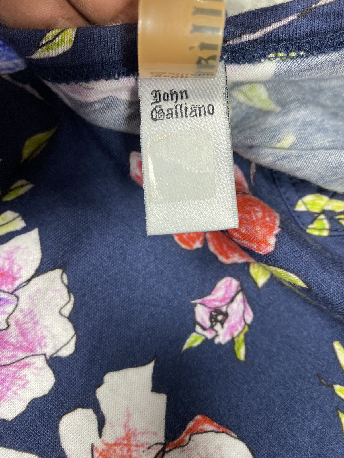 John Galliano John Galliano Flowers tee Size M / US 6-8 / IT 42-44 - 8 Thumbnail