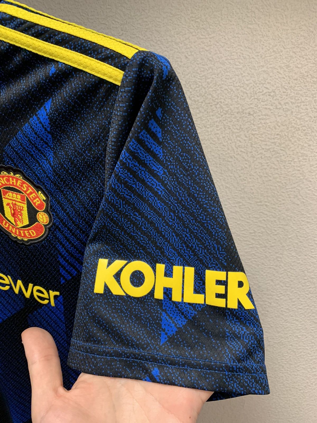 Adidas Manchester United adidas soccer jersey 2021 L teamviewer Size US L / EU 52-54 / 3 - 4 Thumbnail