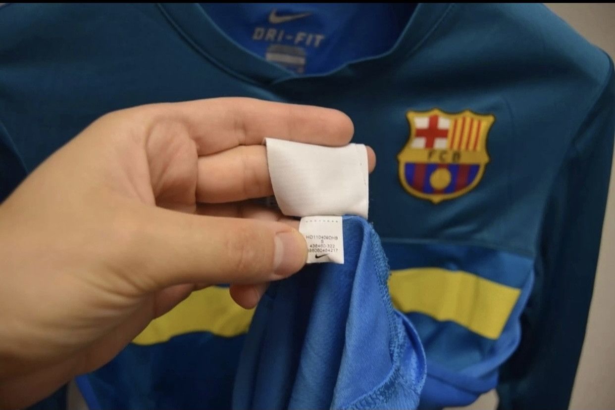 Nike Barcelona Nike soccer jersey longsleeve big logo S Size US S / EU 44-46 / 1 - 6 Thumbnail