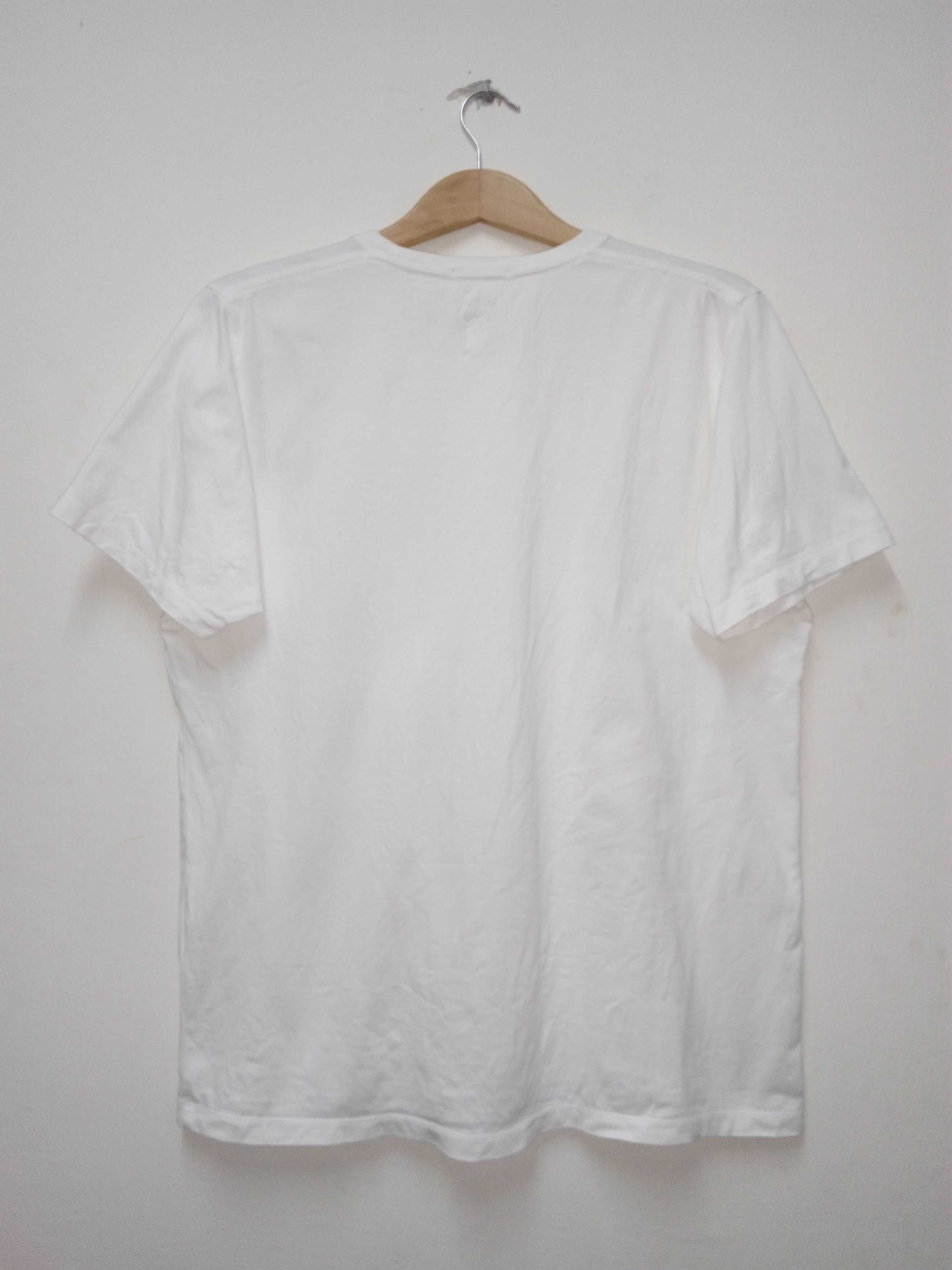 Japanese Brand UNIQLO X MASKED RIDER T-SHIRT Size US L / EU 52-54 / 3 - 5 Thumbnail
