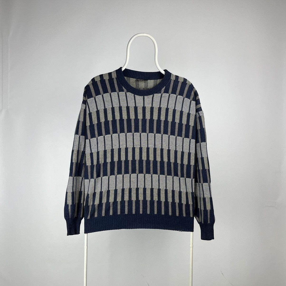 Vintage Vintage sweater abstract logo size Large Size US L / EU 52-54 / 3 - 1 Thumbnail
